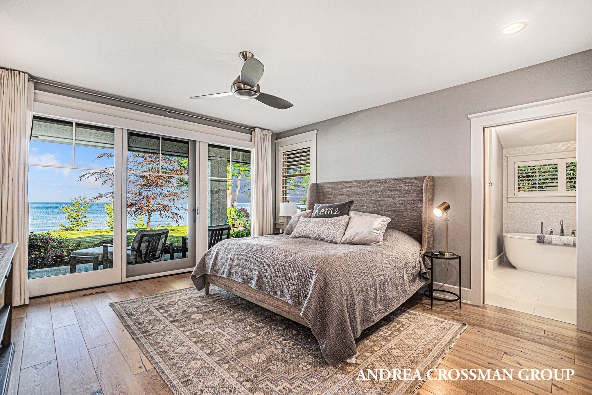 3053 N Lakeshore Drive