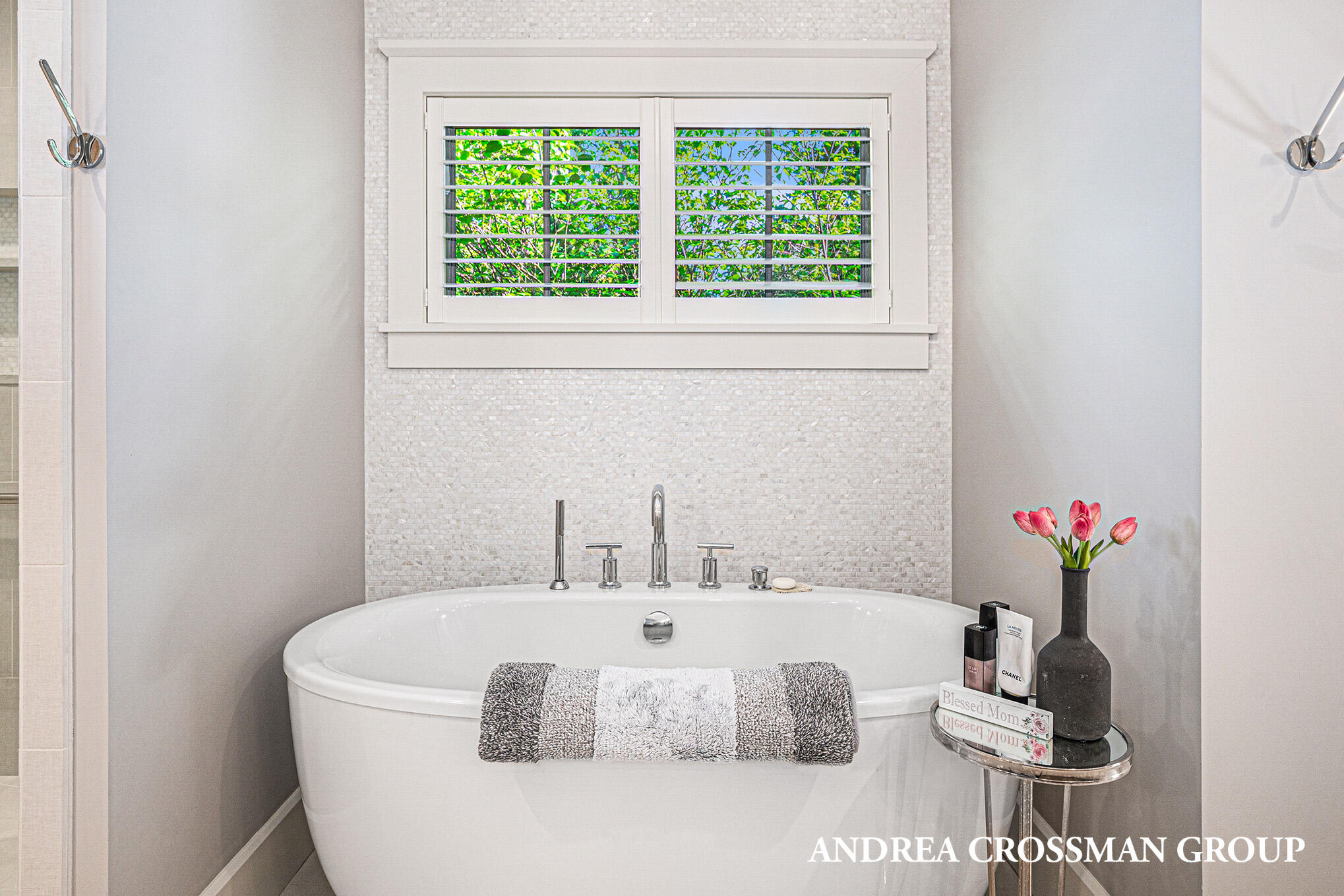 3053 N Lakeshore Drive