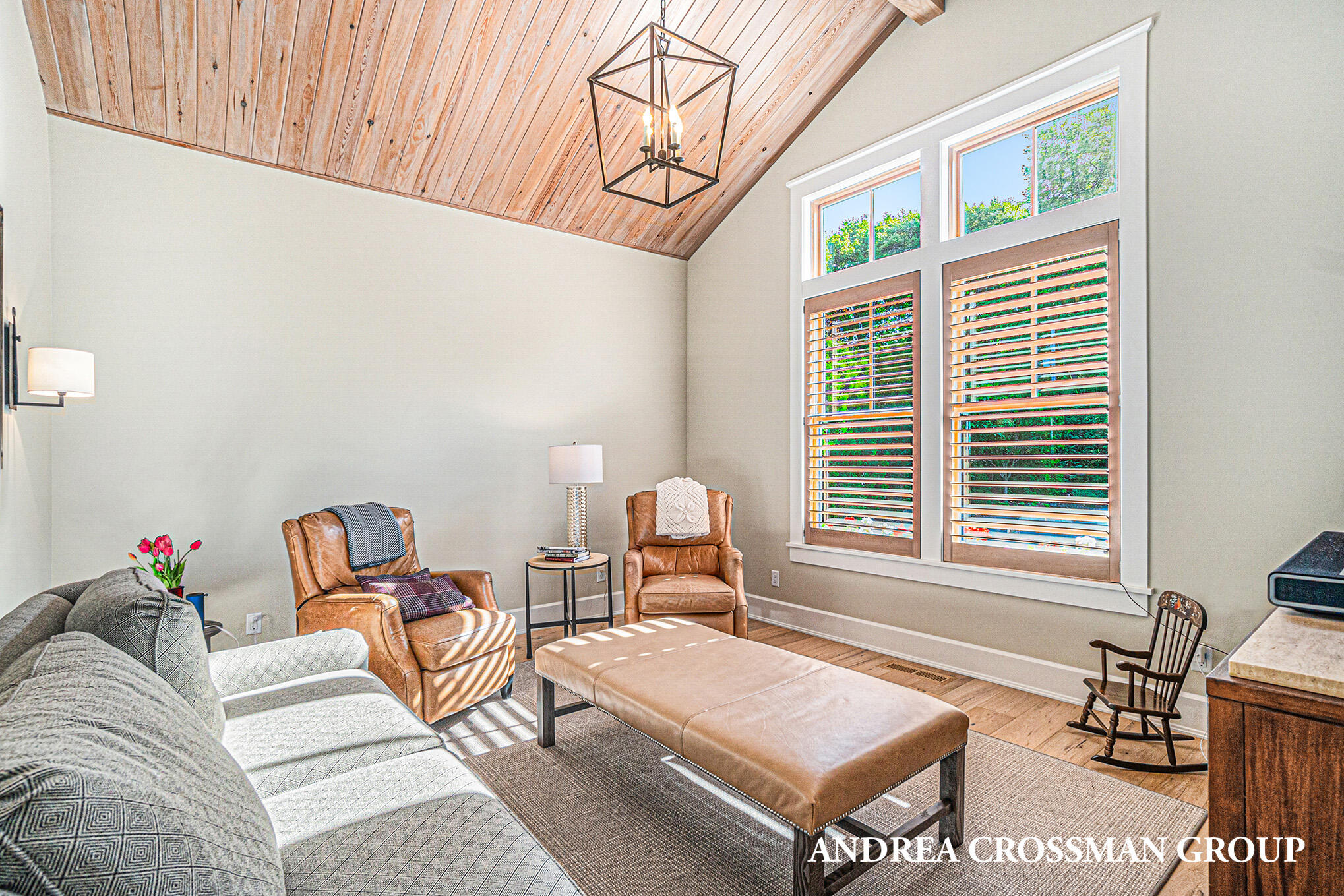 3053 N Lakeshore Drive