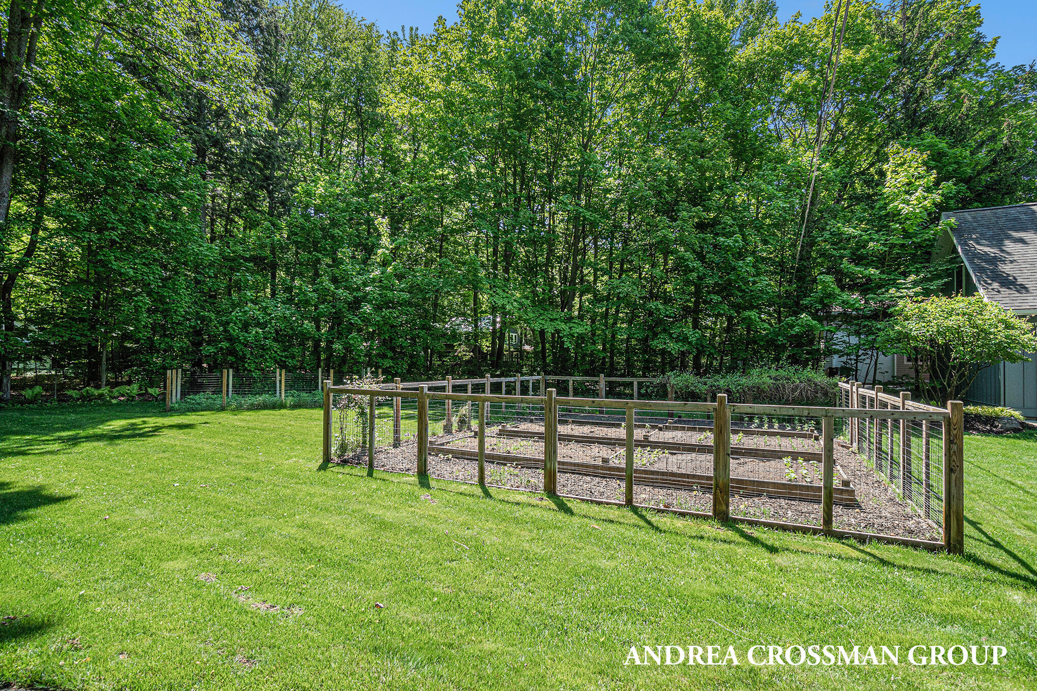 3053 N Lakeshore Drive