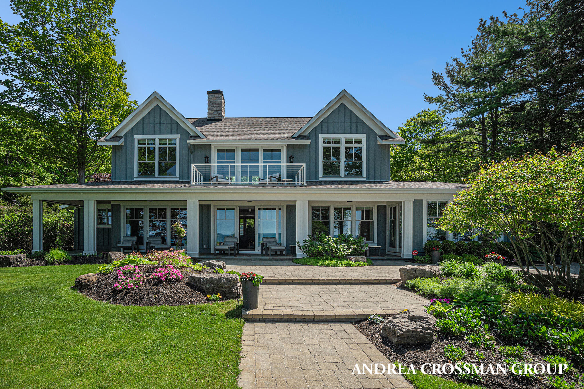 3053 N Lakeshore Drive