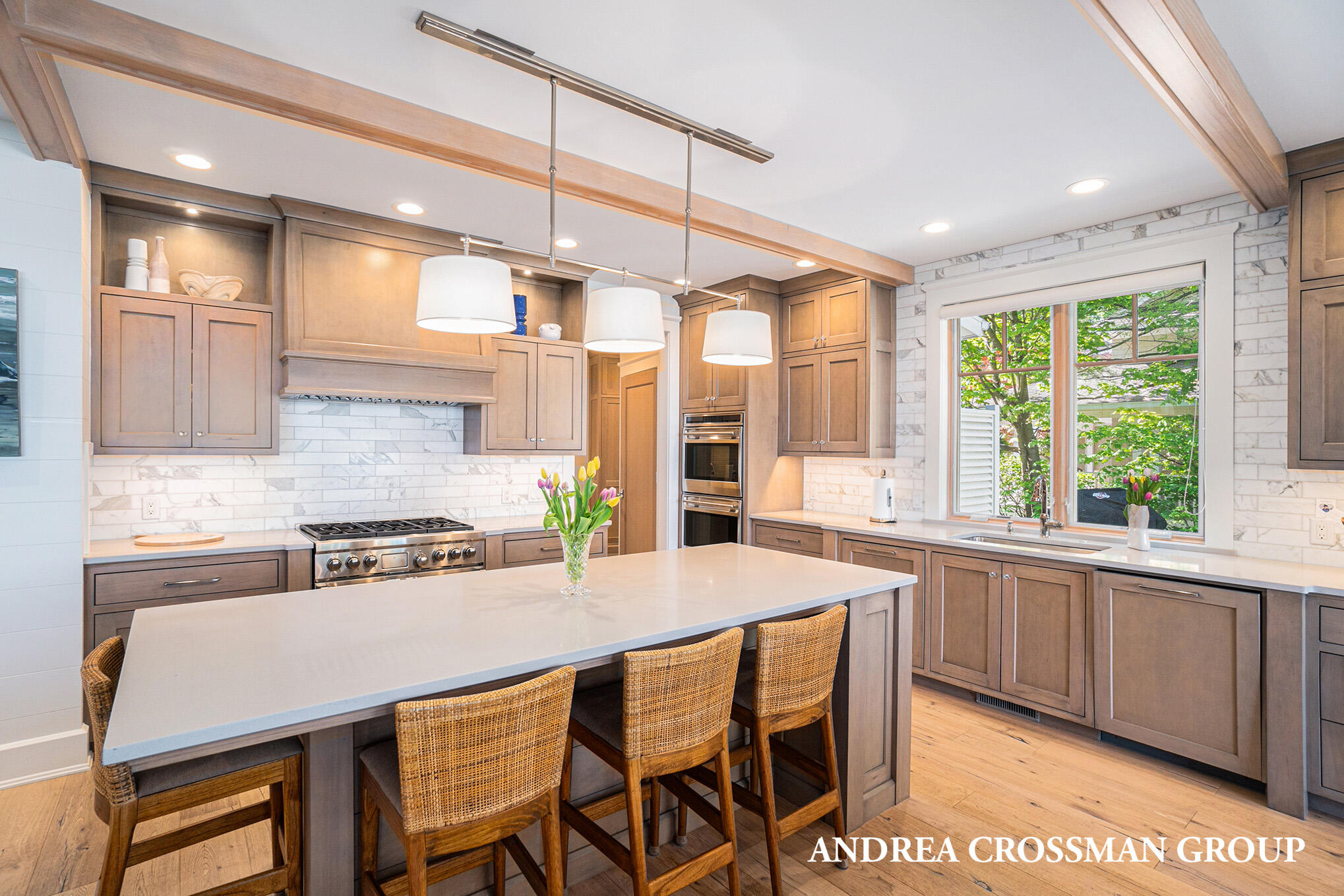 3053 N Lakeshore Drive