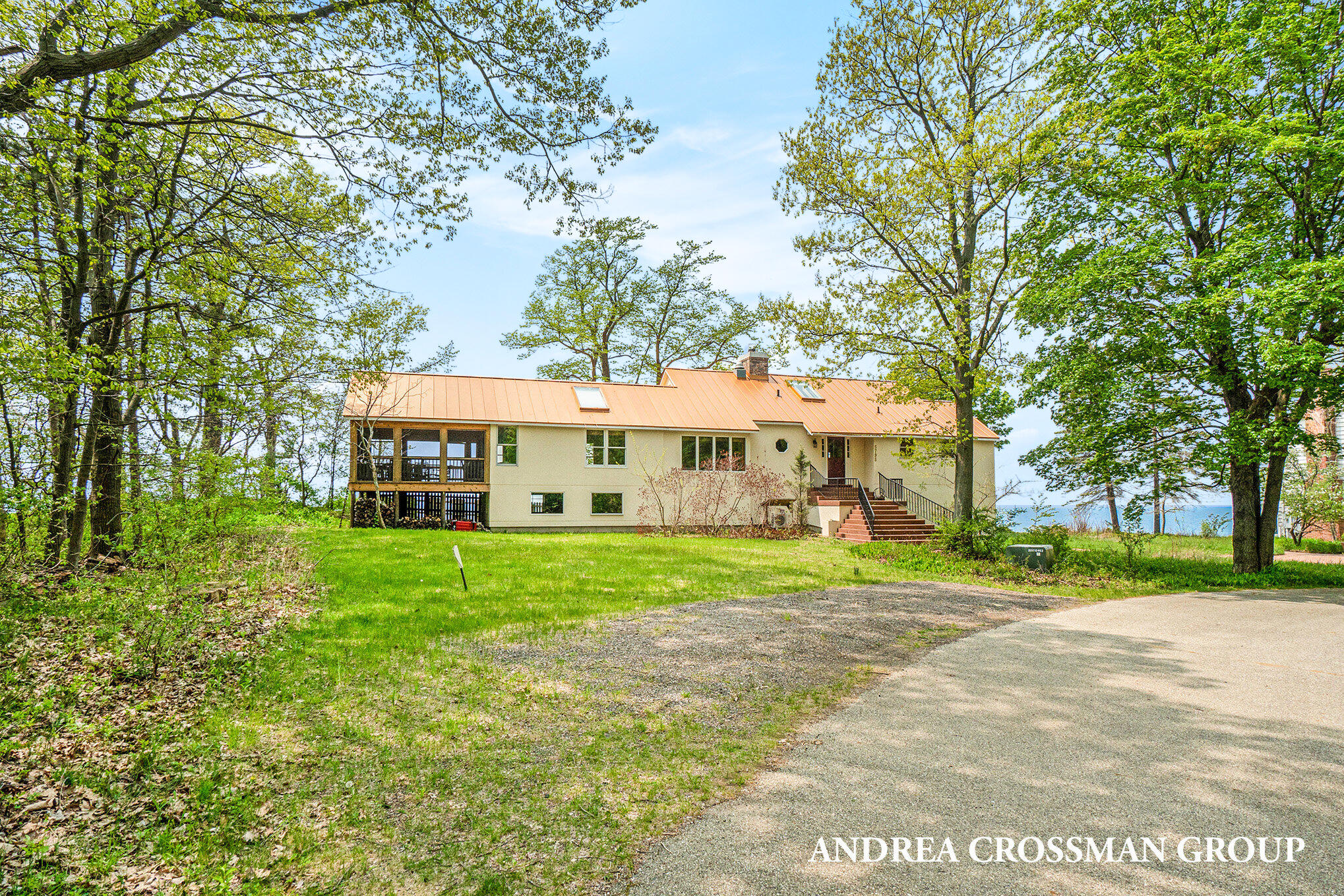 5795 Lakeshore Drive