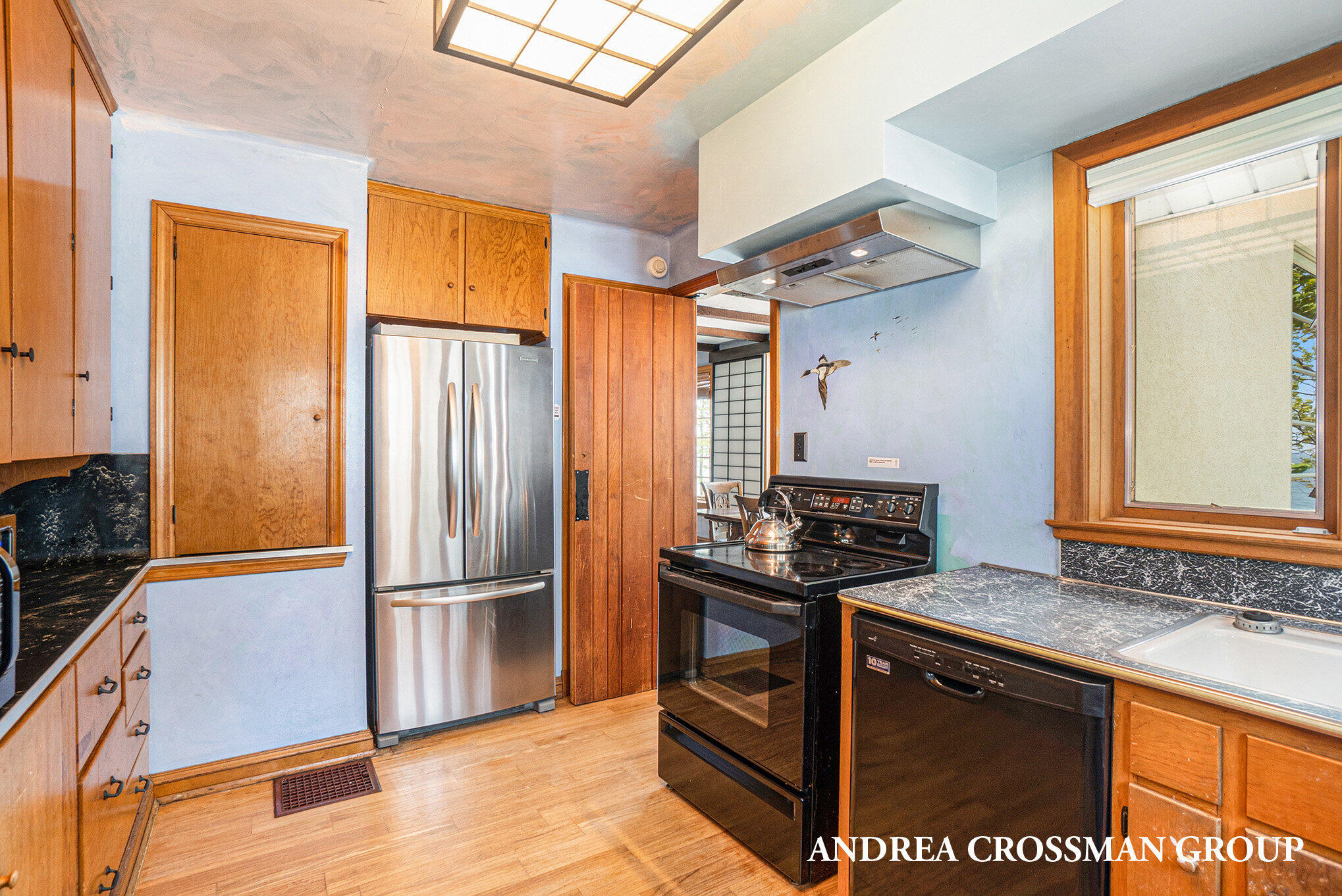 5795 Lakeshore Drive