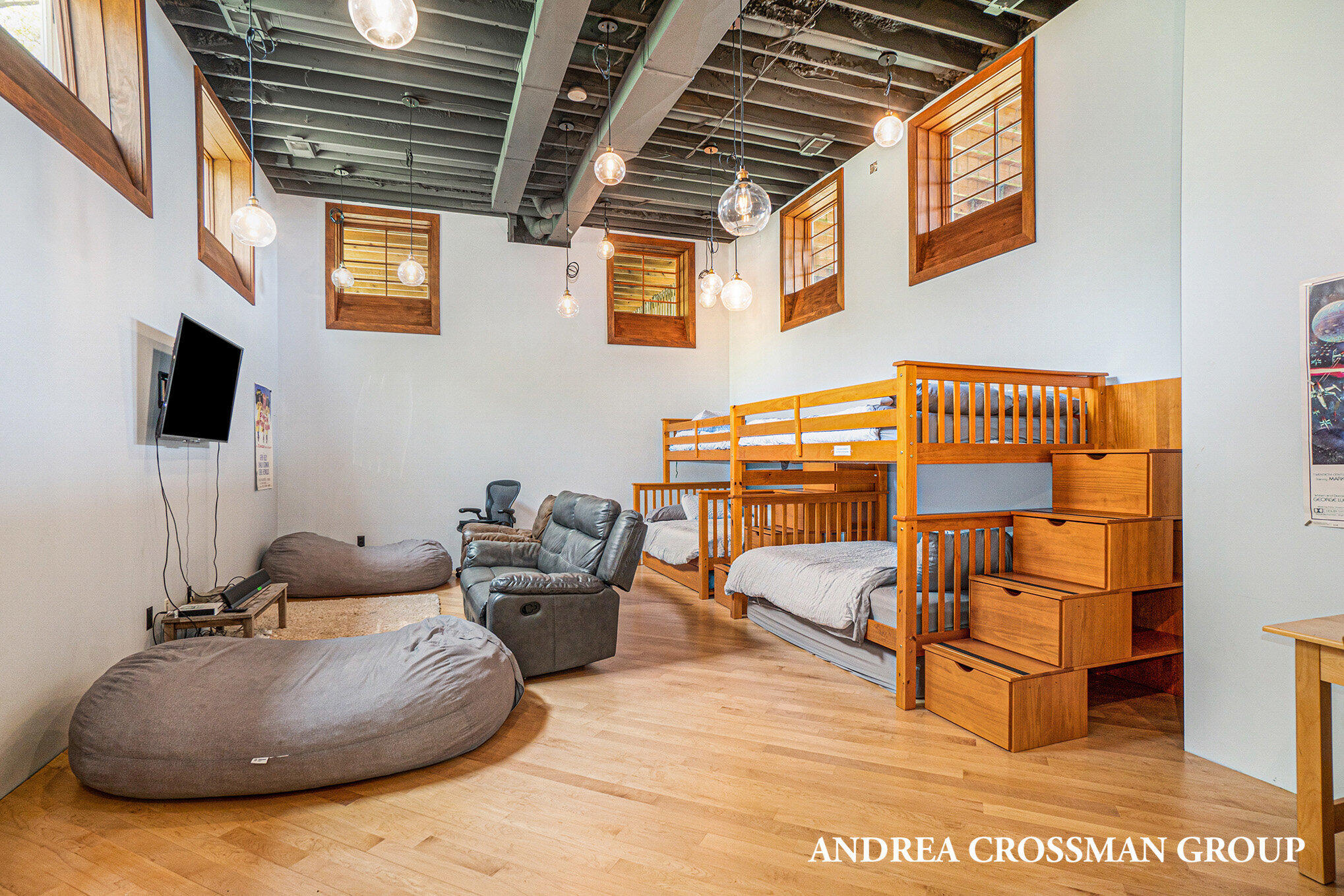 5795 Lakeshore Drive