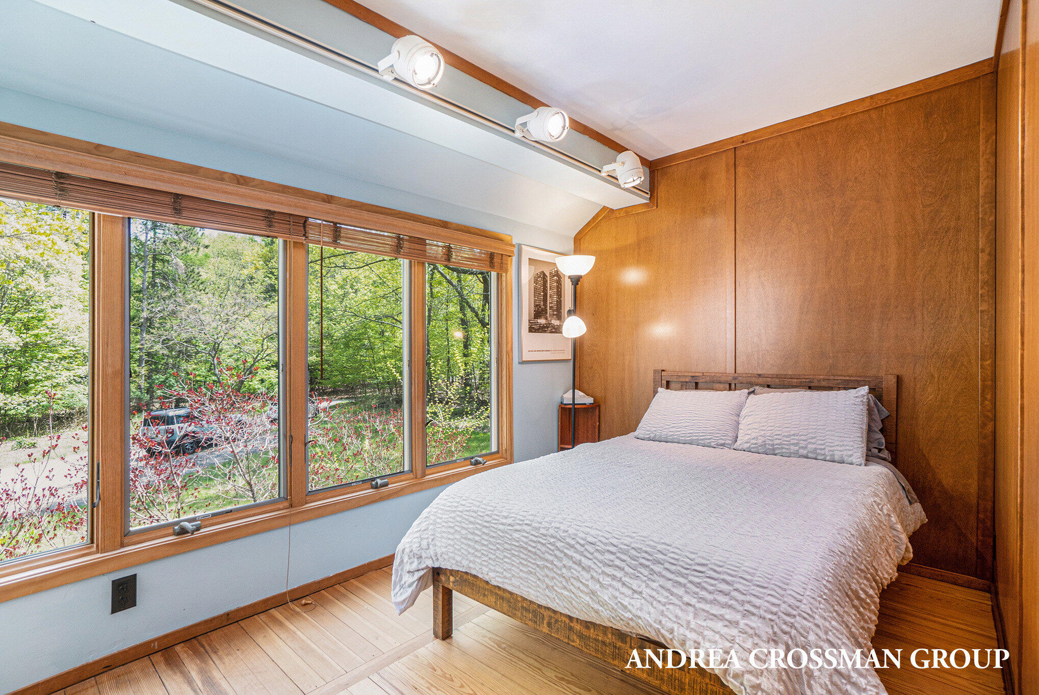 5795 Lakeshore Drive