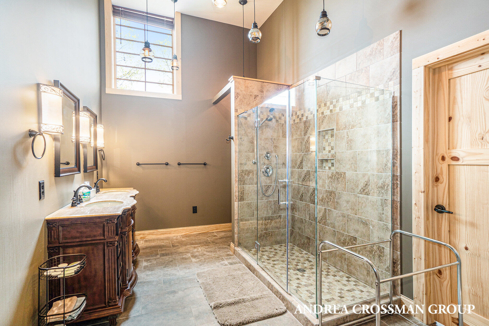 5795 Lakeshore Drive