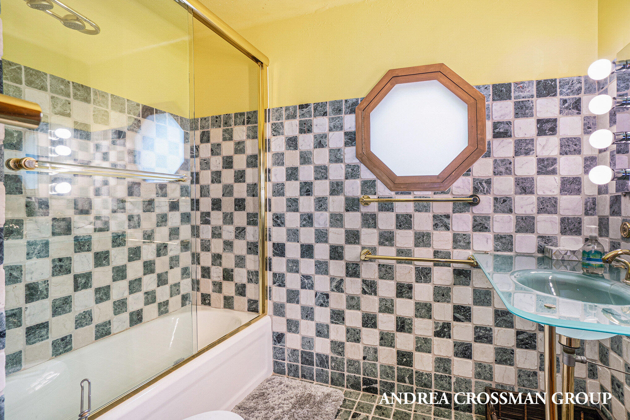 5795 Lakeshore Drive