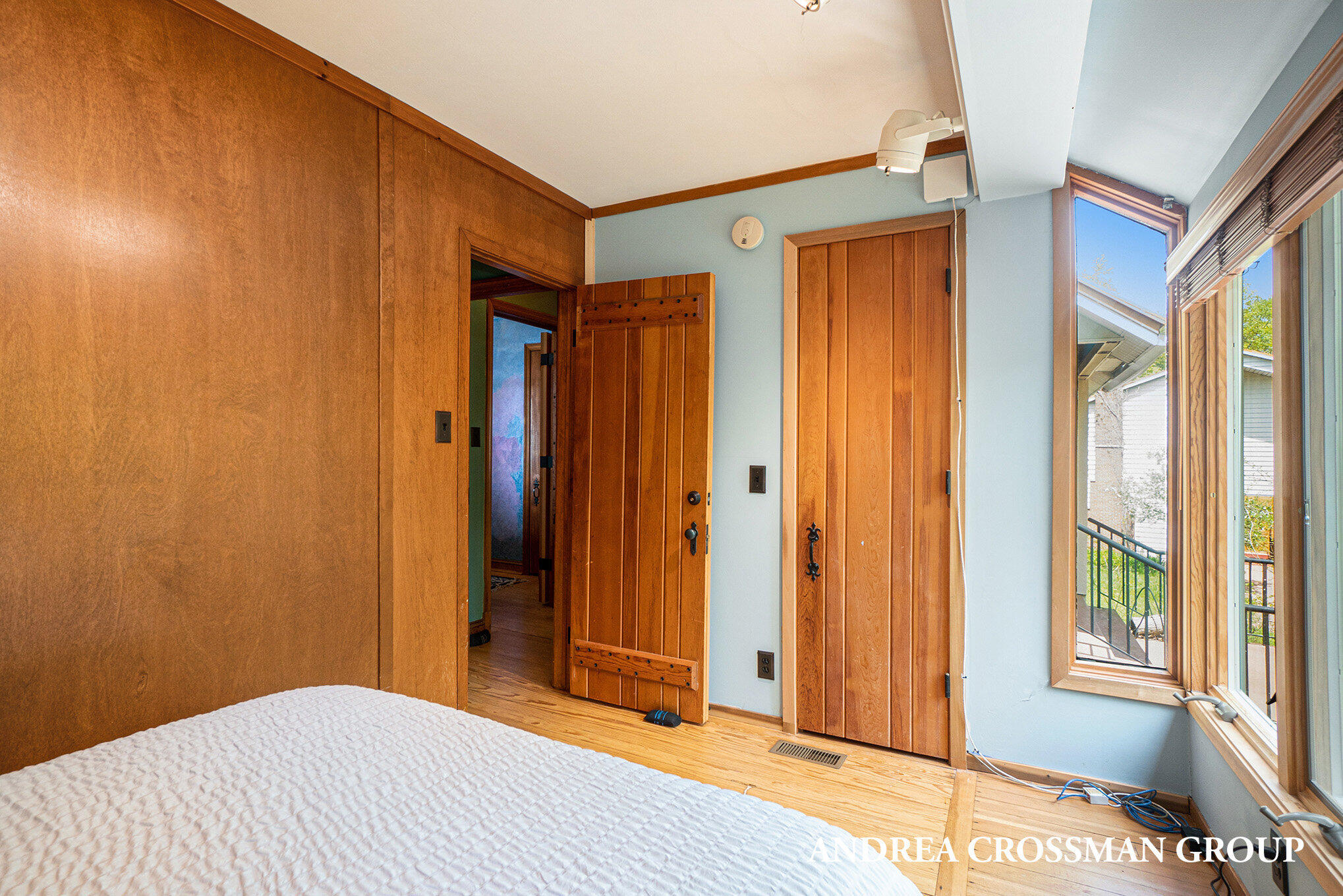 5795 Lakeshore Drive