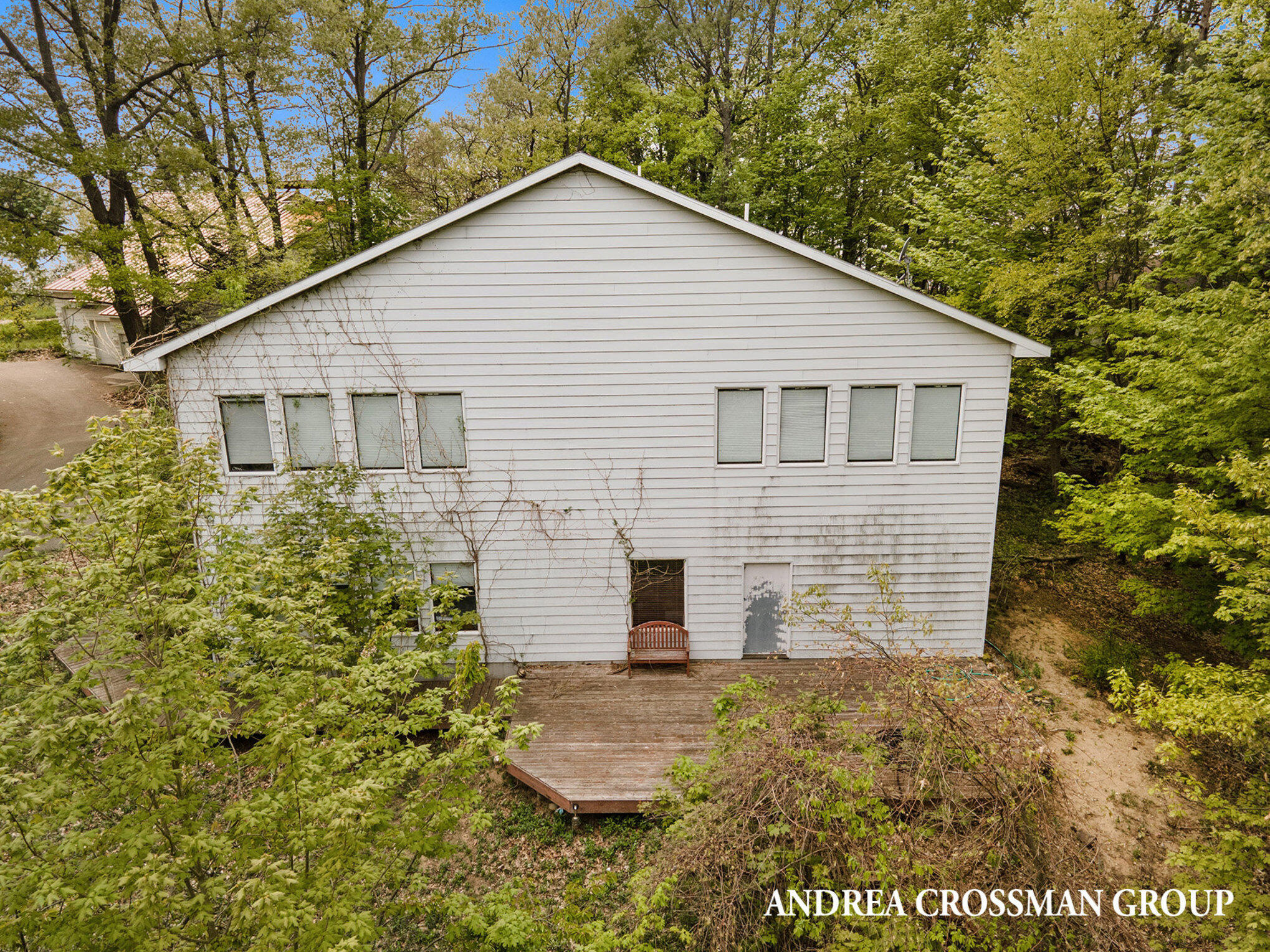 5841 Lakeshore Drive