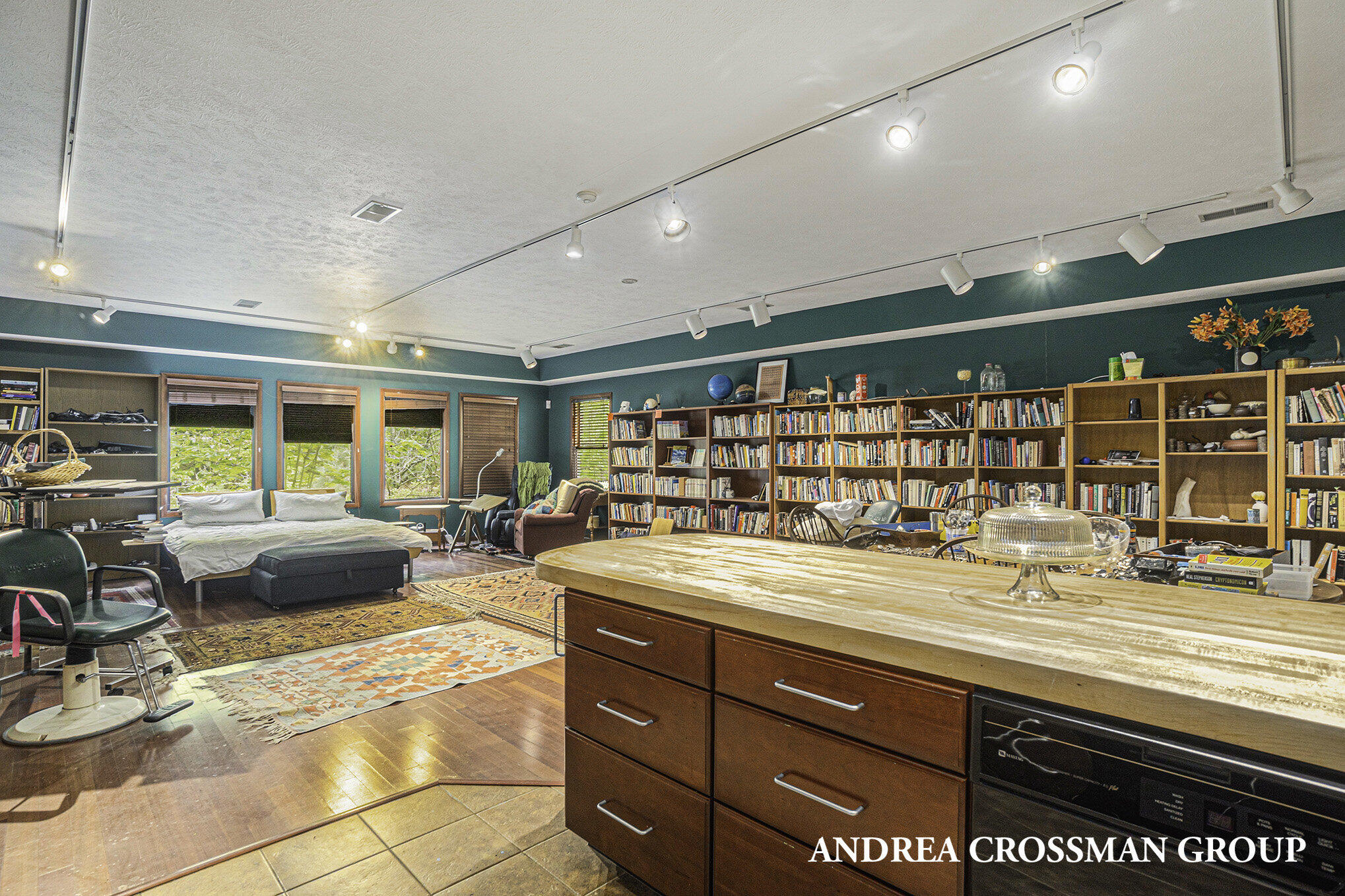 5841 Lakeshore Drive