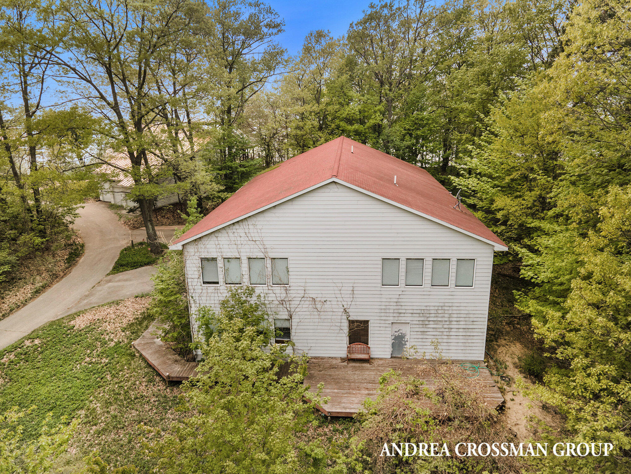 5841 Lakeshore Drive