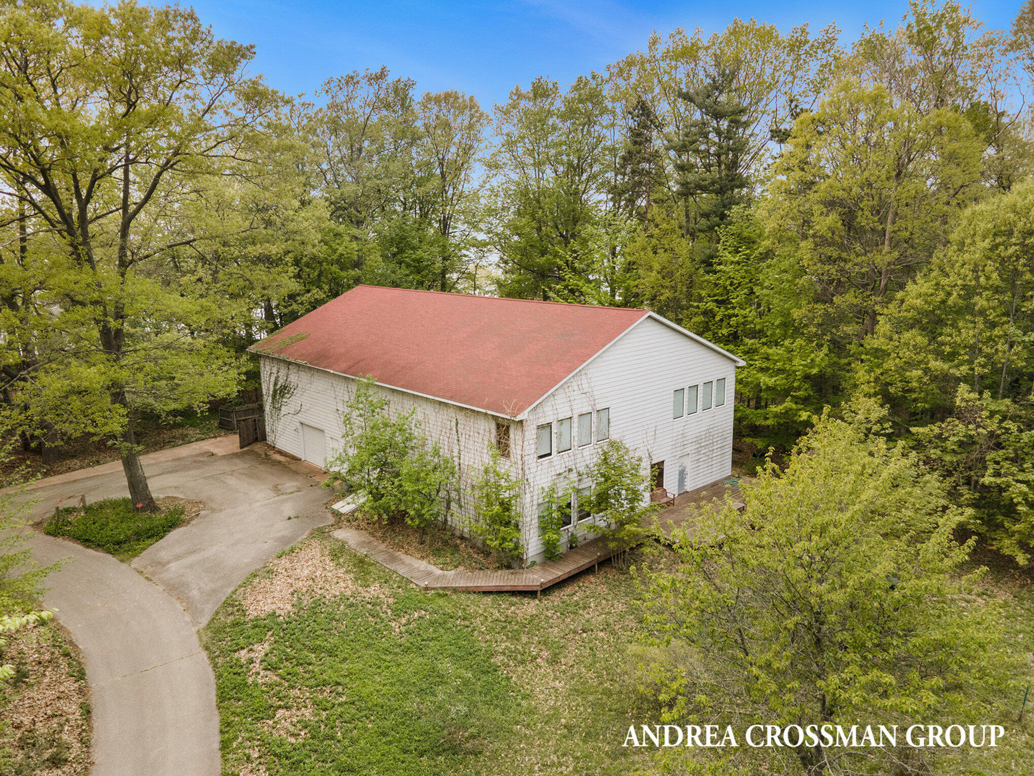 5841 Lakeshore Drive