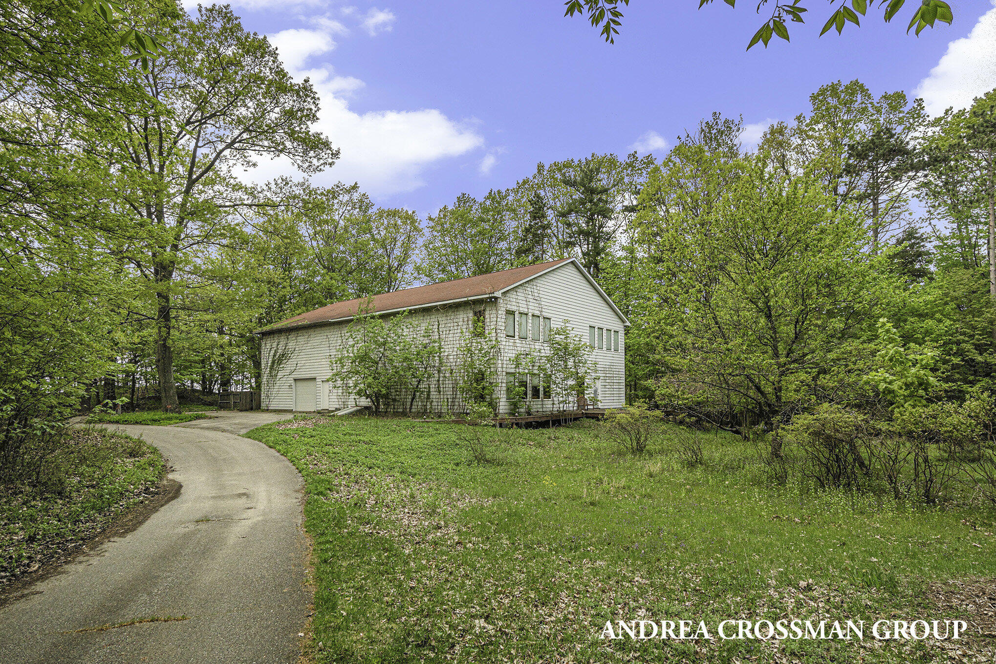 5841 Lakeshore Drive