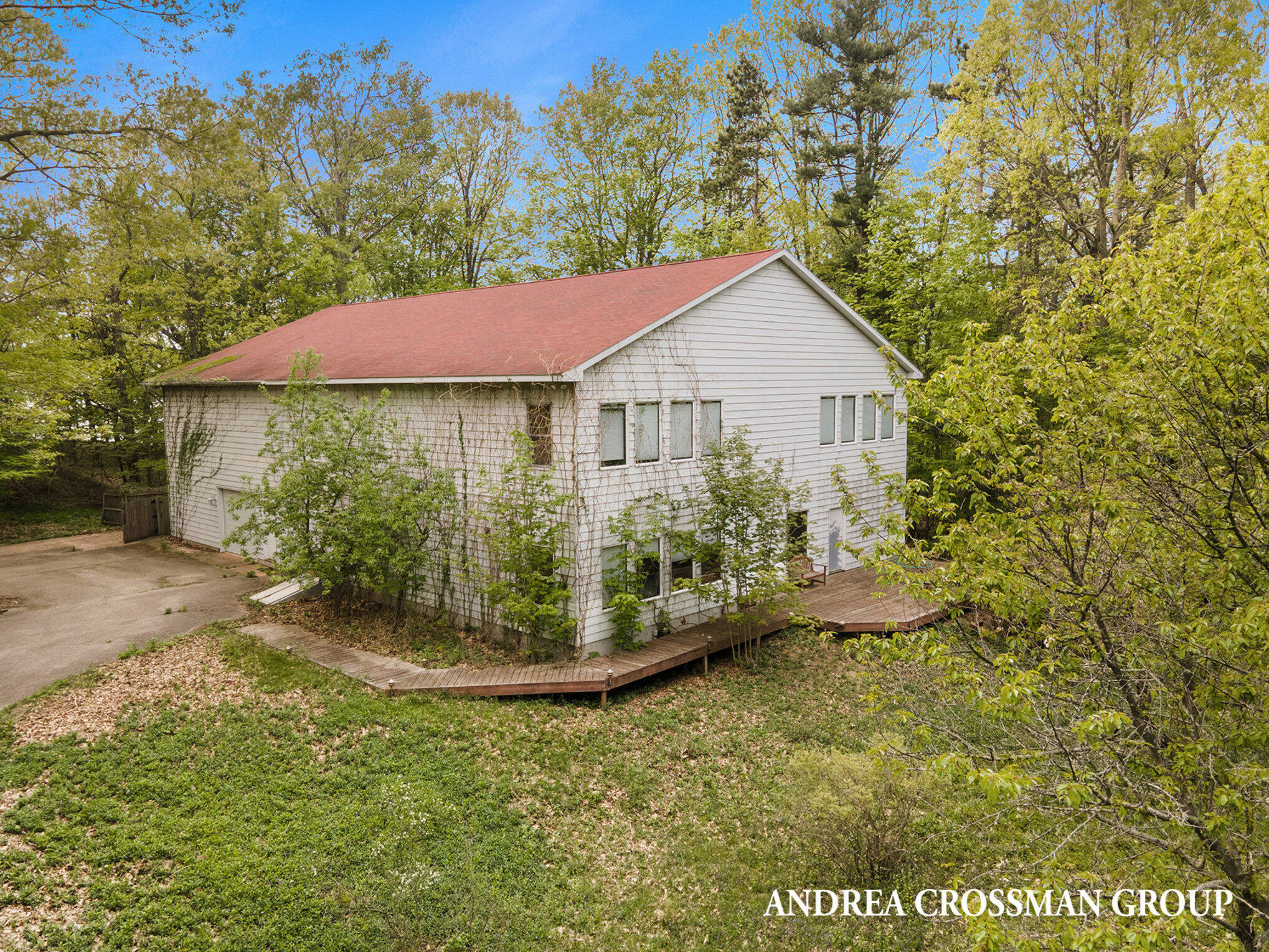 5841 Lakeshore Drive