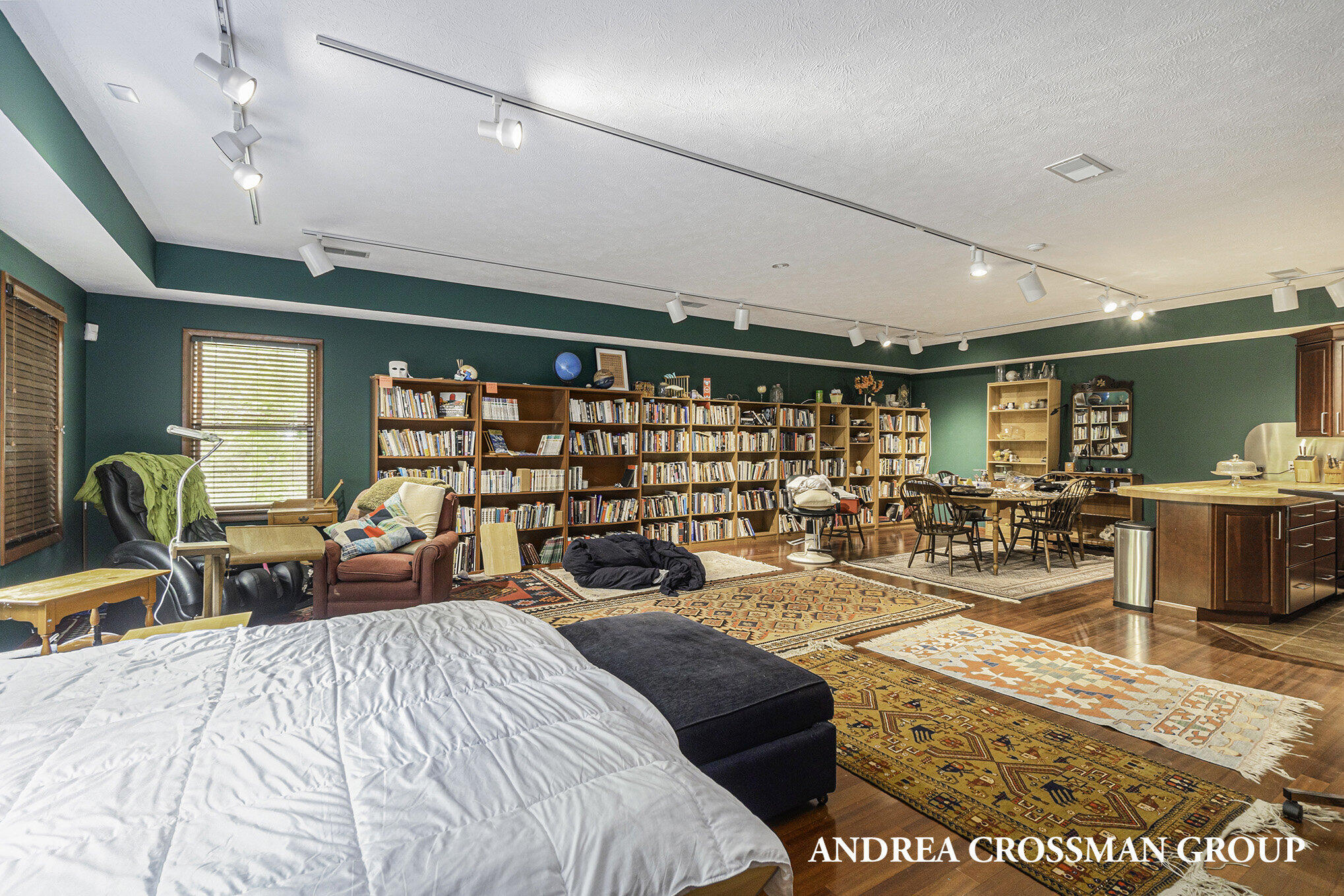 5841 Lakeshore Drive