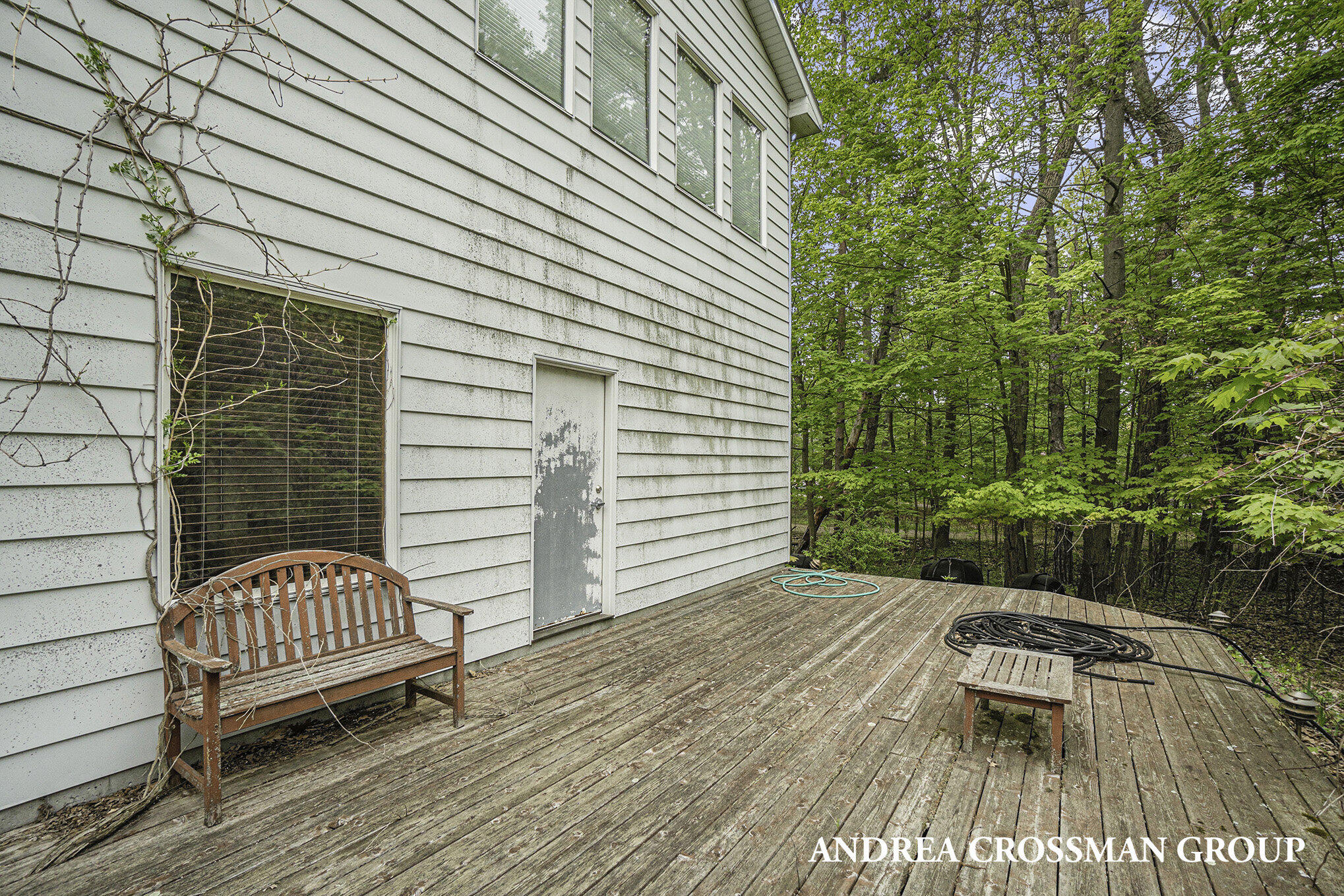 5841 Lakeshore Drive