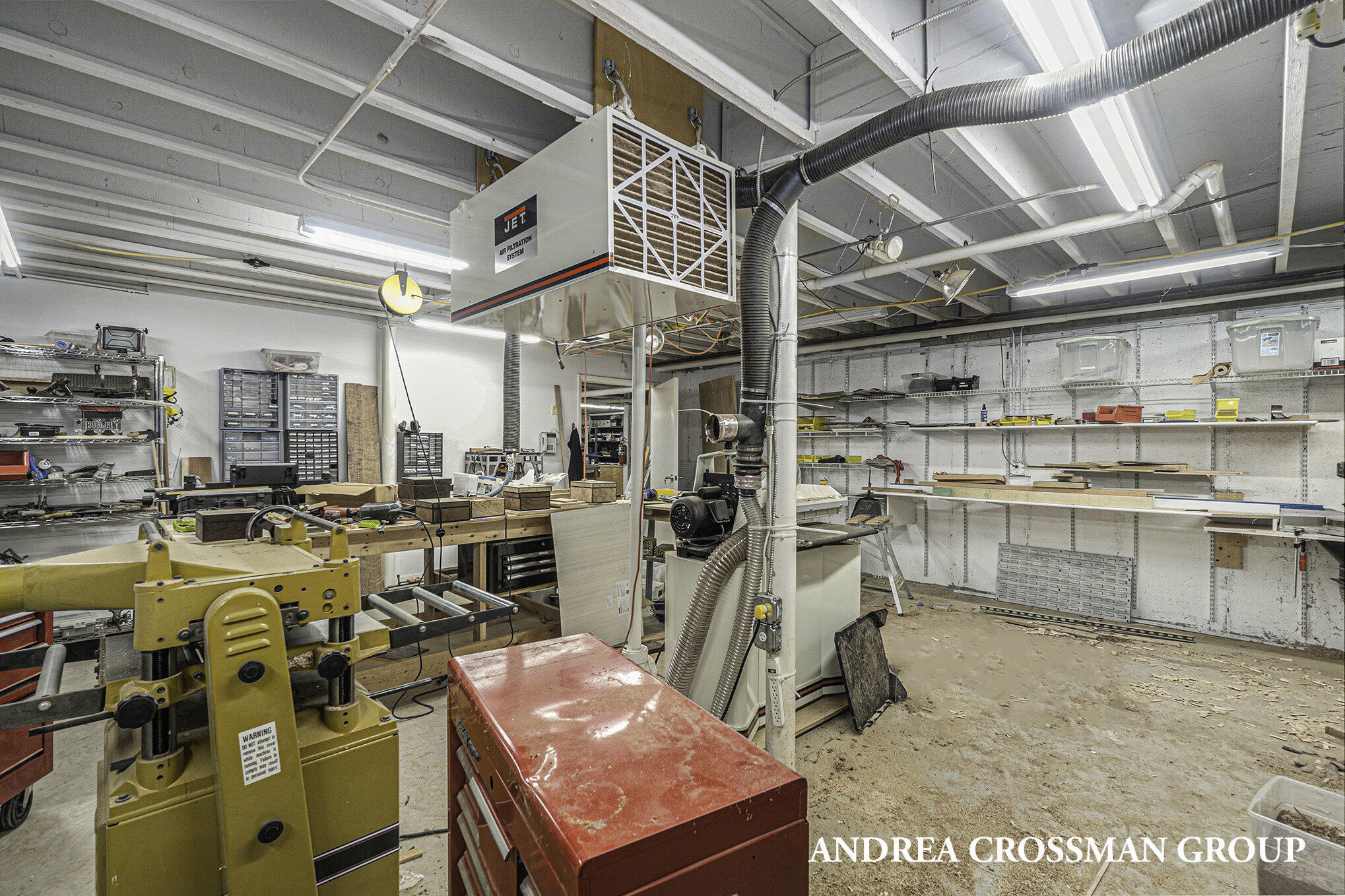 5841 Lakeshore Drive