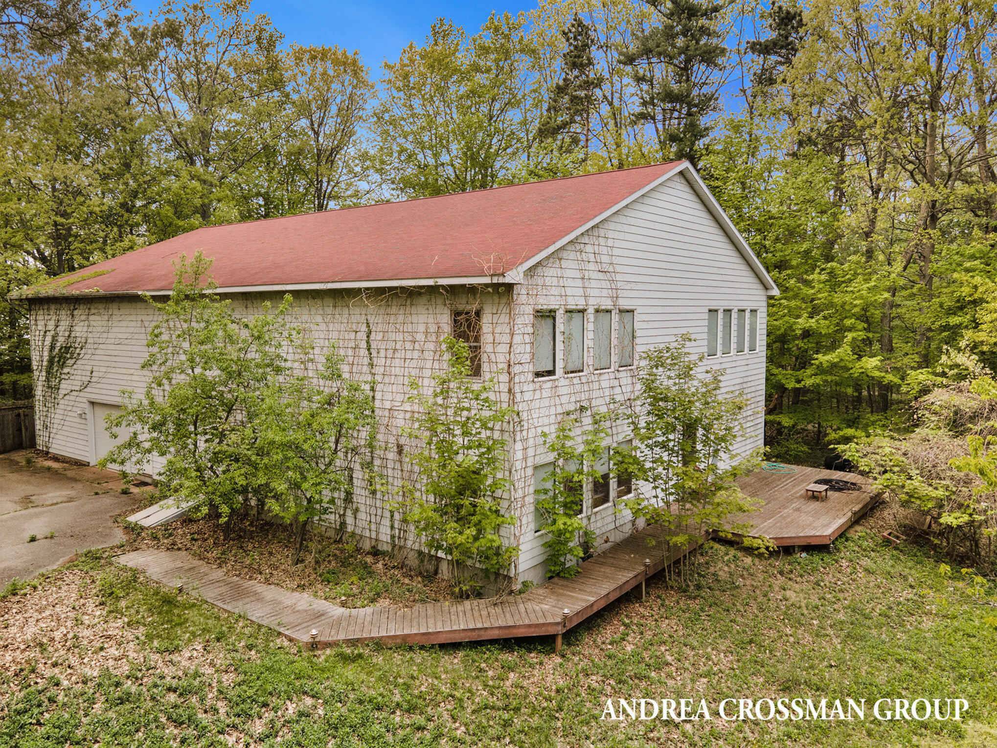 5841 Lakeshore Drive