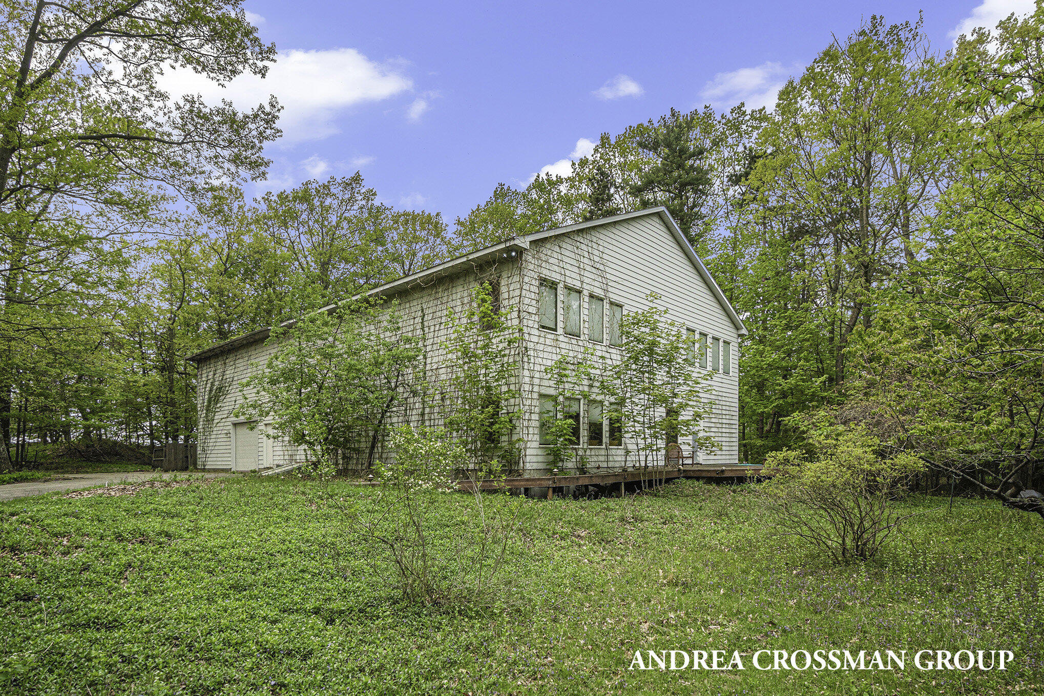 5841 Lakeshore Drive