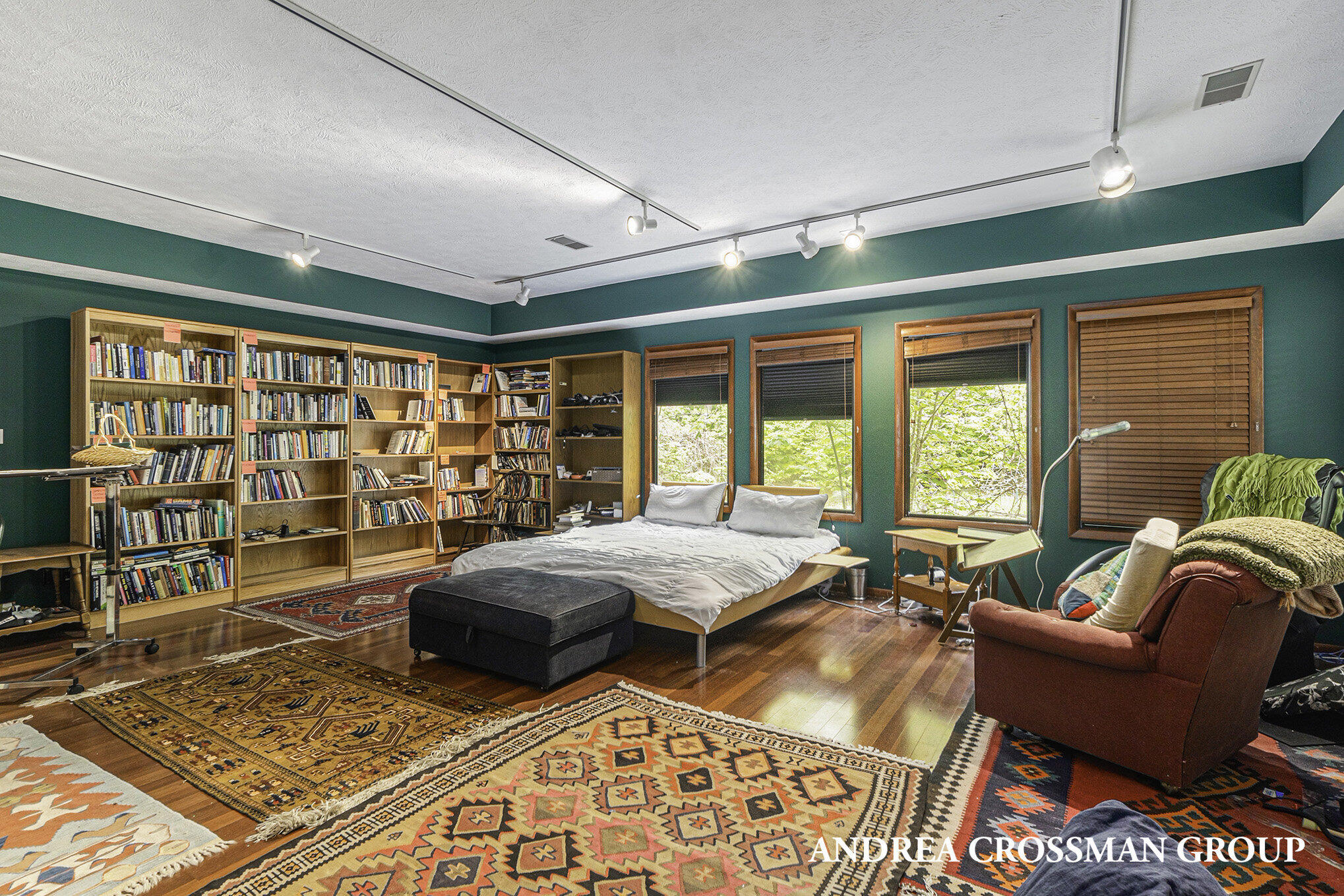 5841 Lakeshore Drive