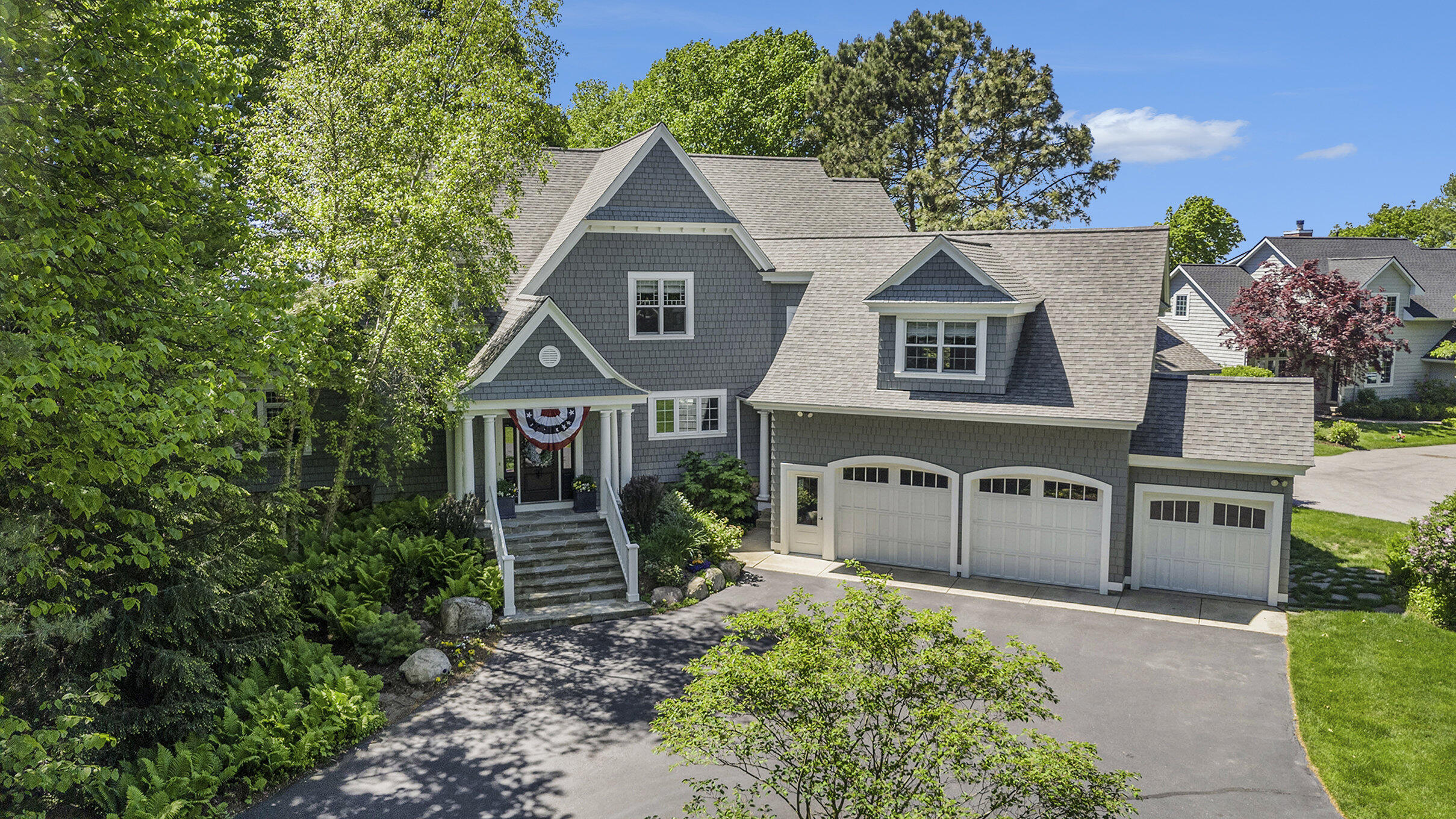 6059 Lakeshore Drive