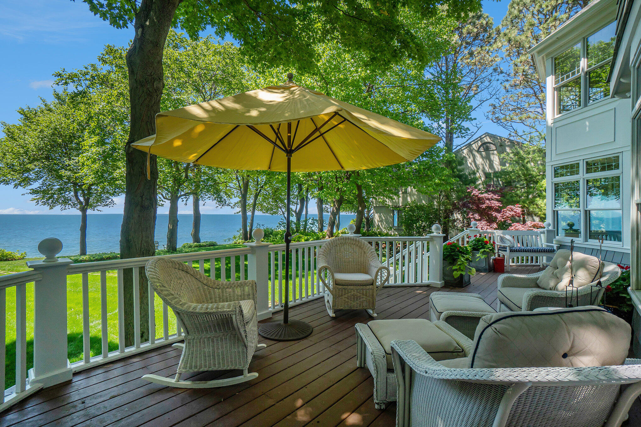 6059 Lakeshore Drive