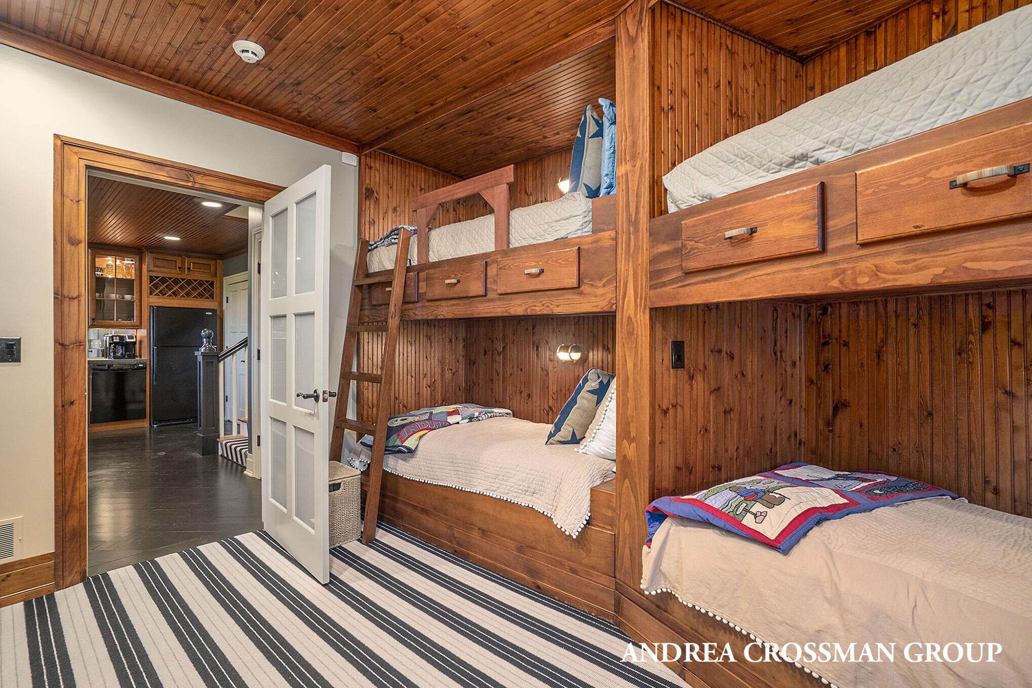 6059 Lakeshore Drive