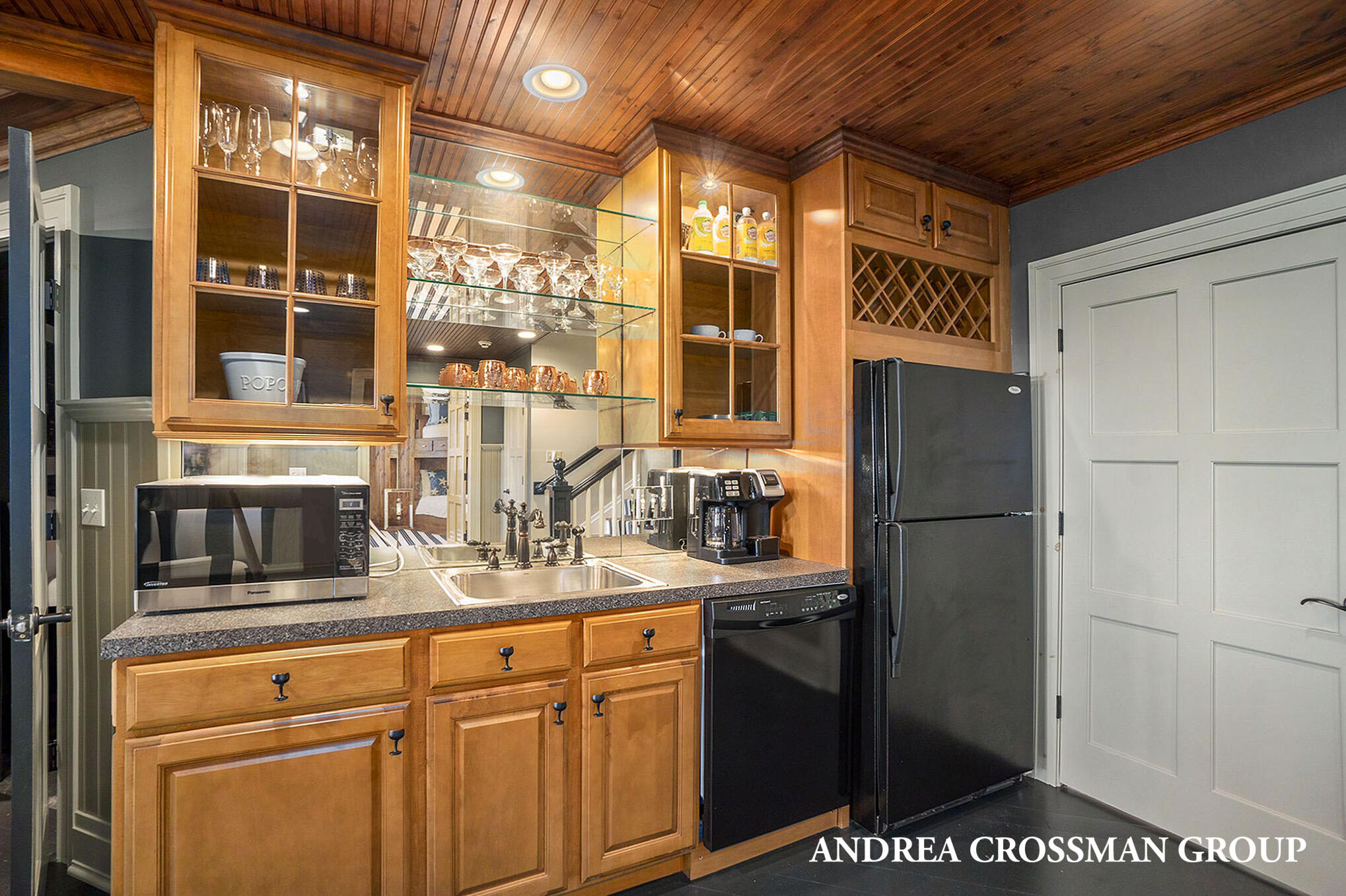 6059 Lakeshore Drive