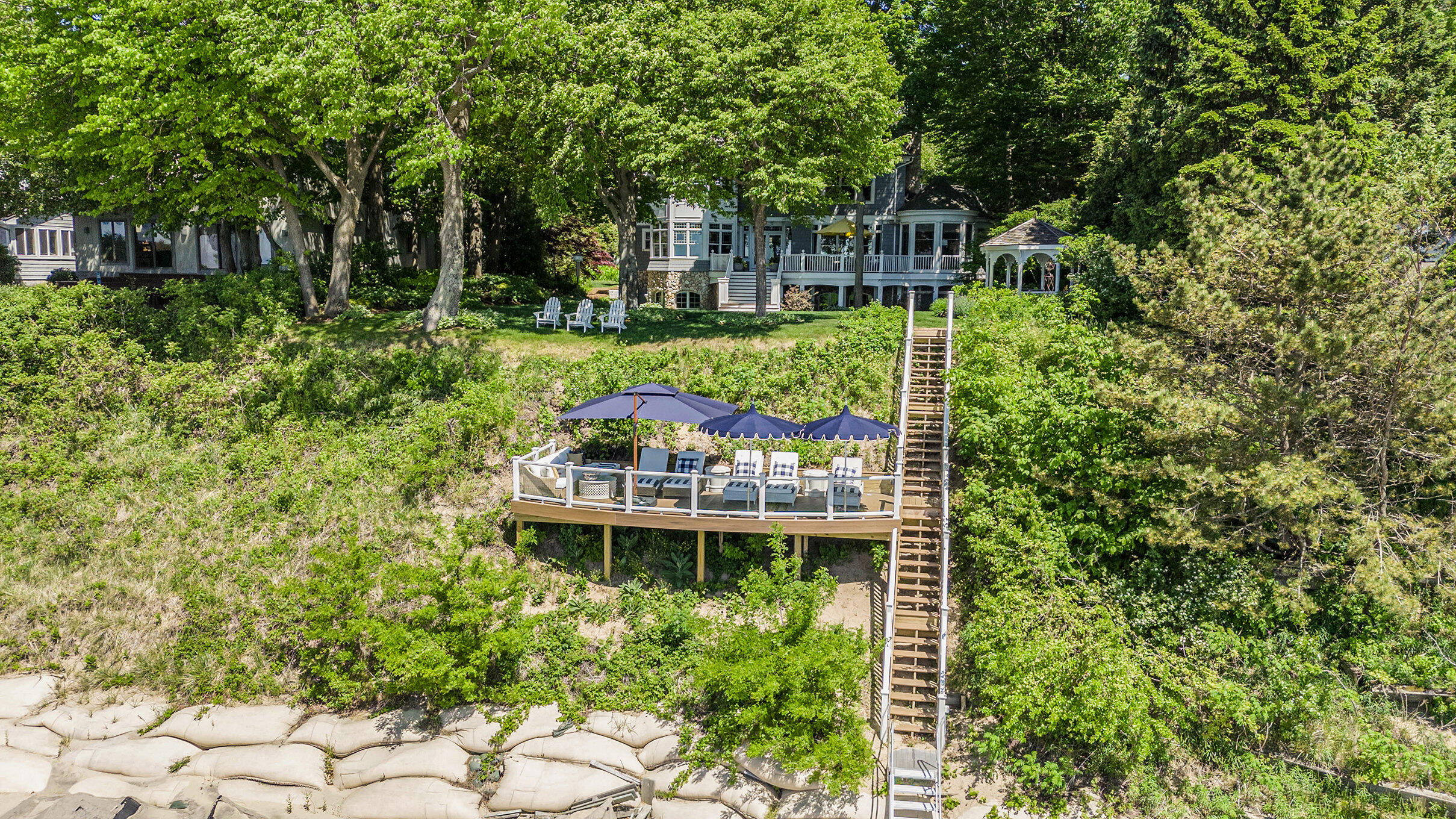 6059 Lakeshore Drive