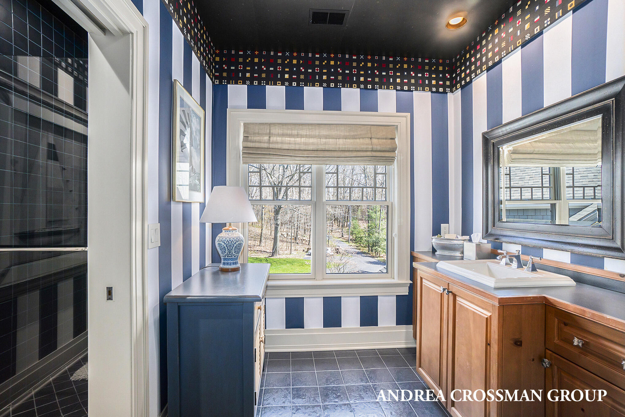 6059 Lakeshore Drive