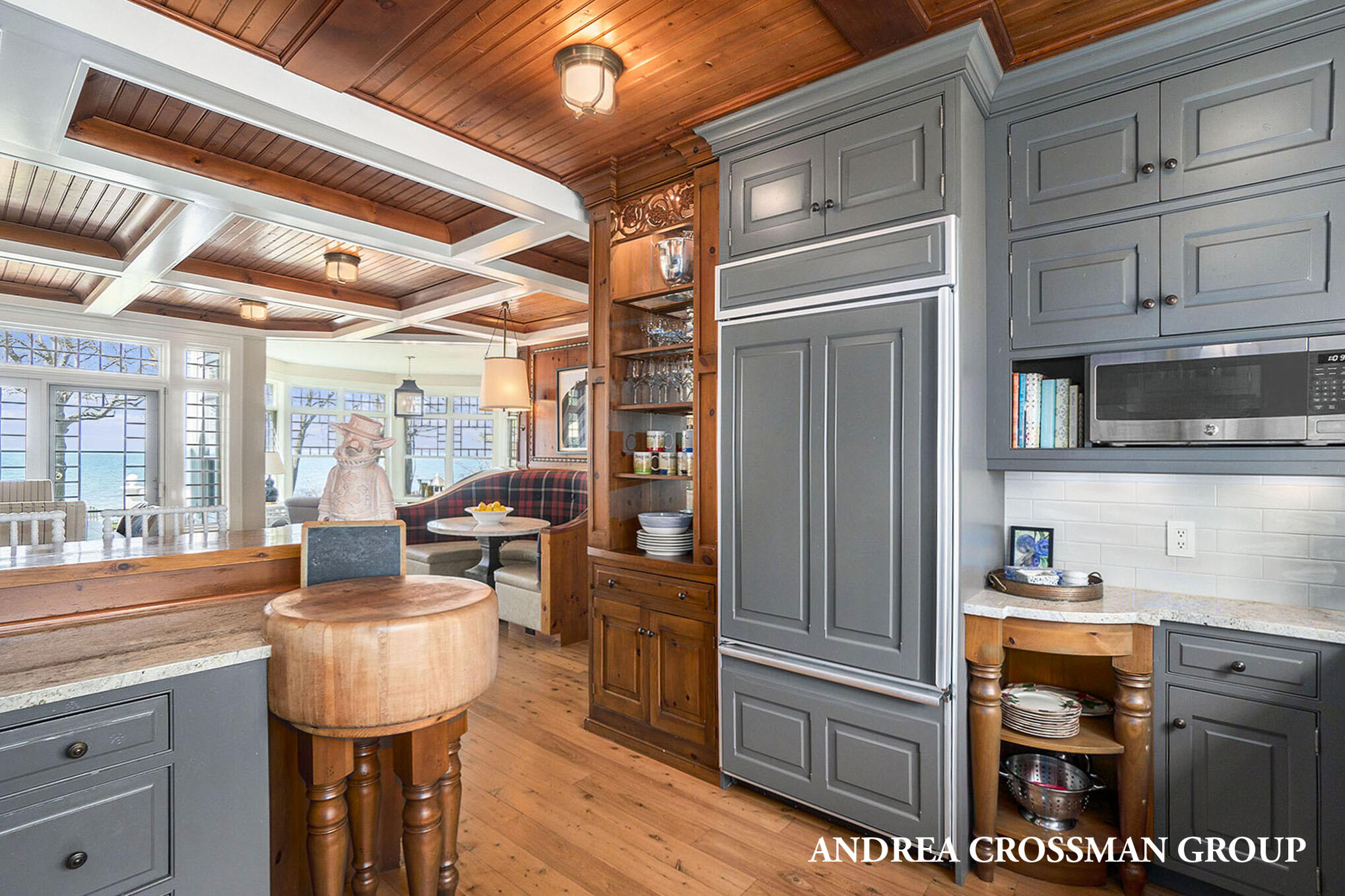 6059 Lakeshore Drive