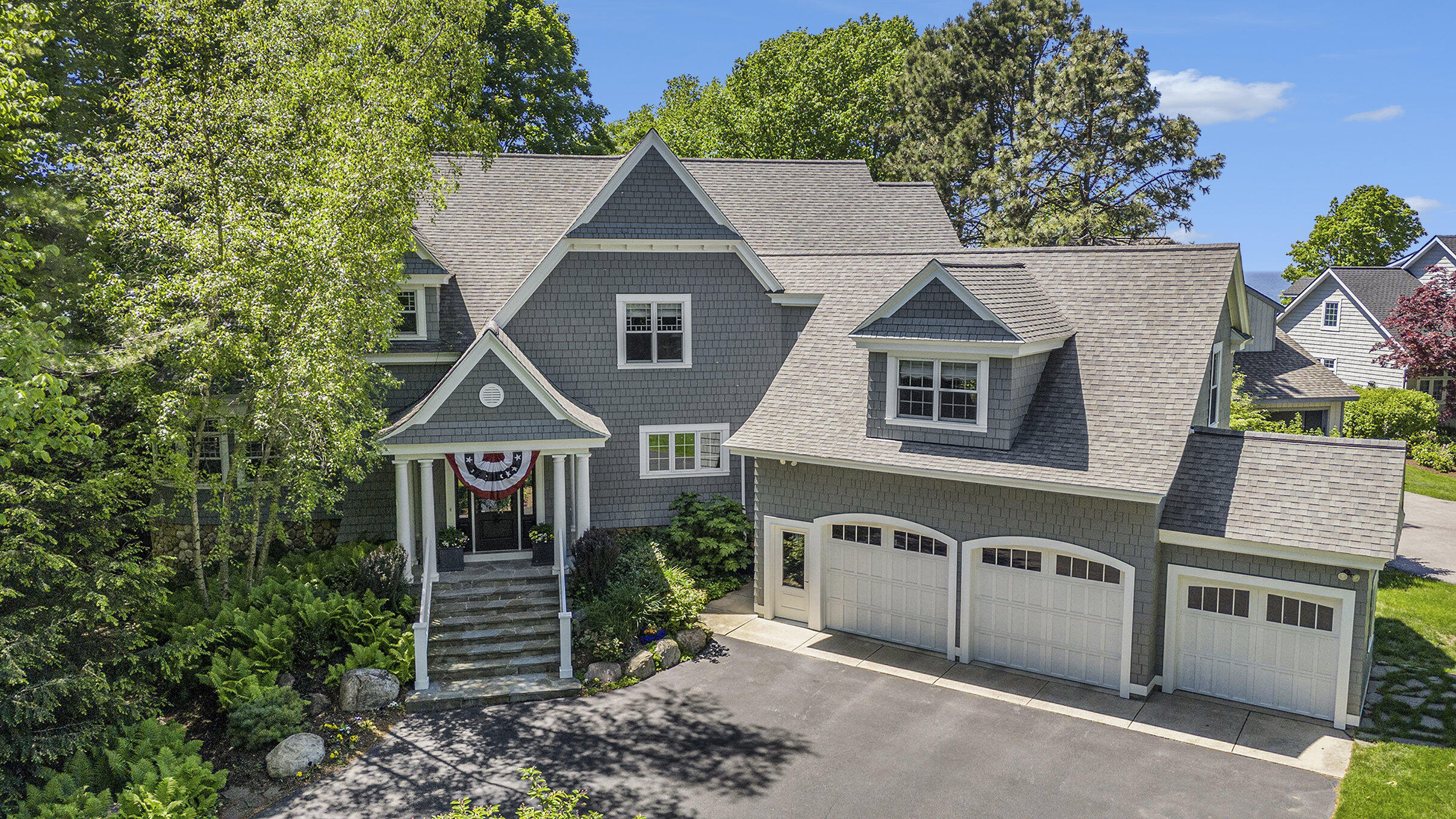 6059 Lakeshore Drive