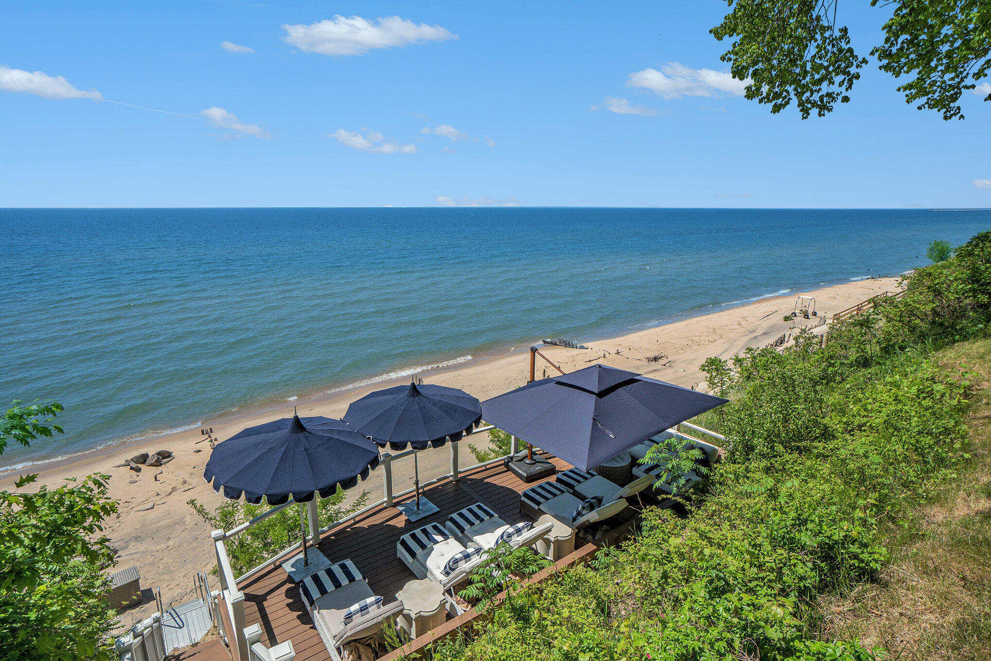 6059 Lakeshore Drive