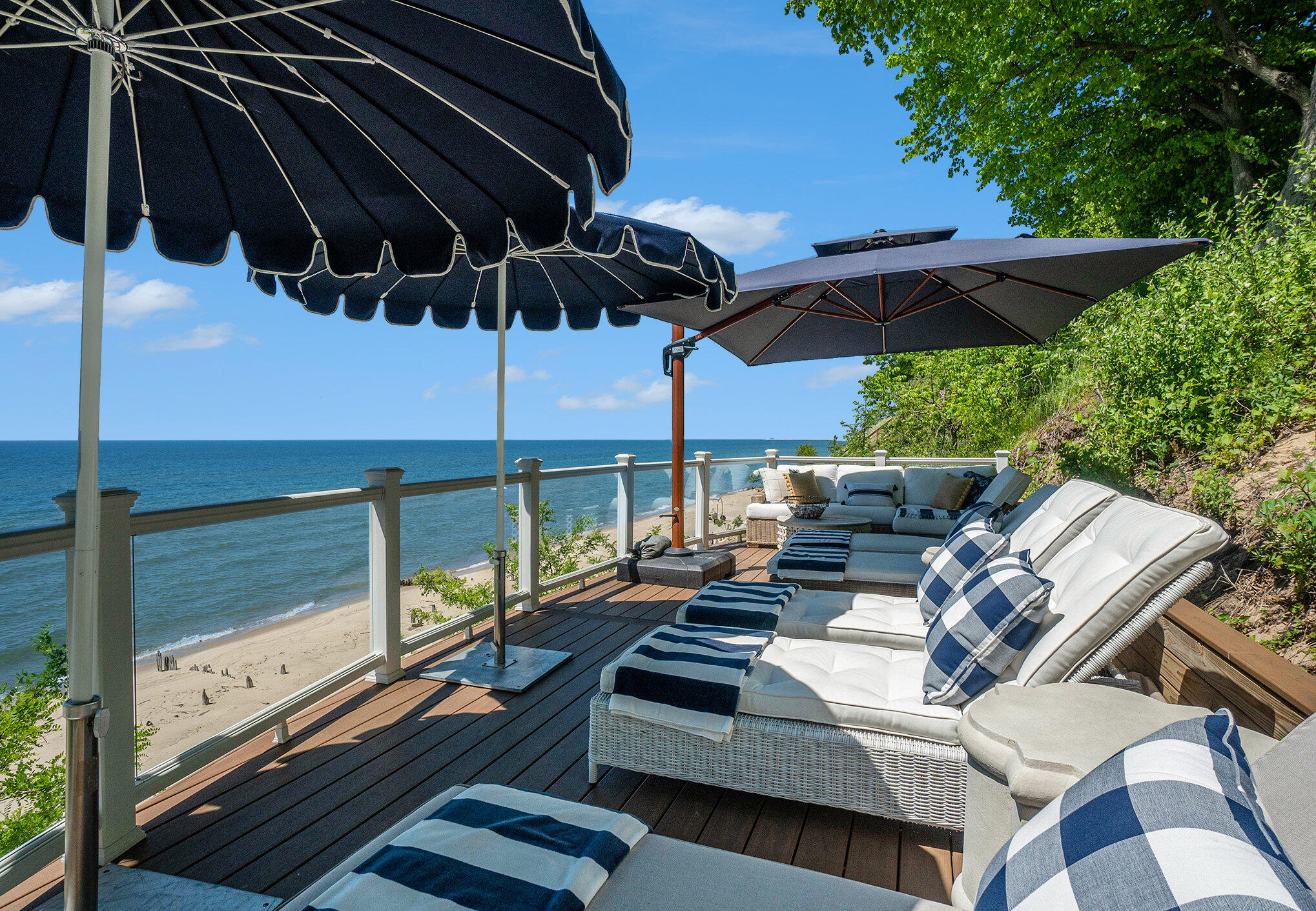 6059 Lakeshore Drive