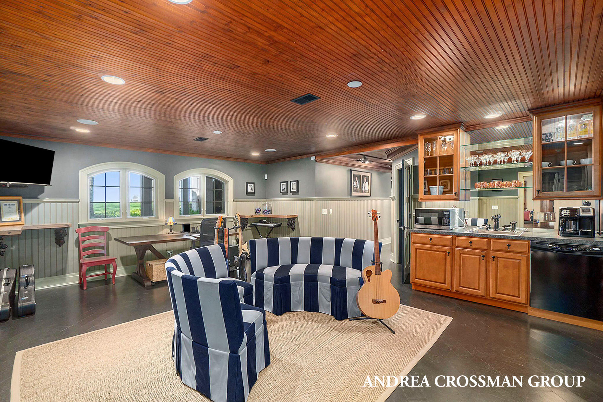 6059 Lakeshore Drive