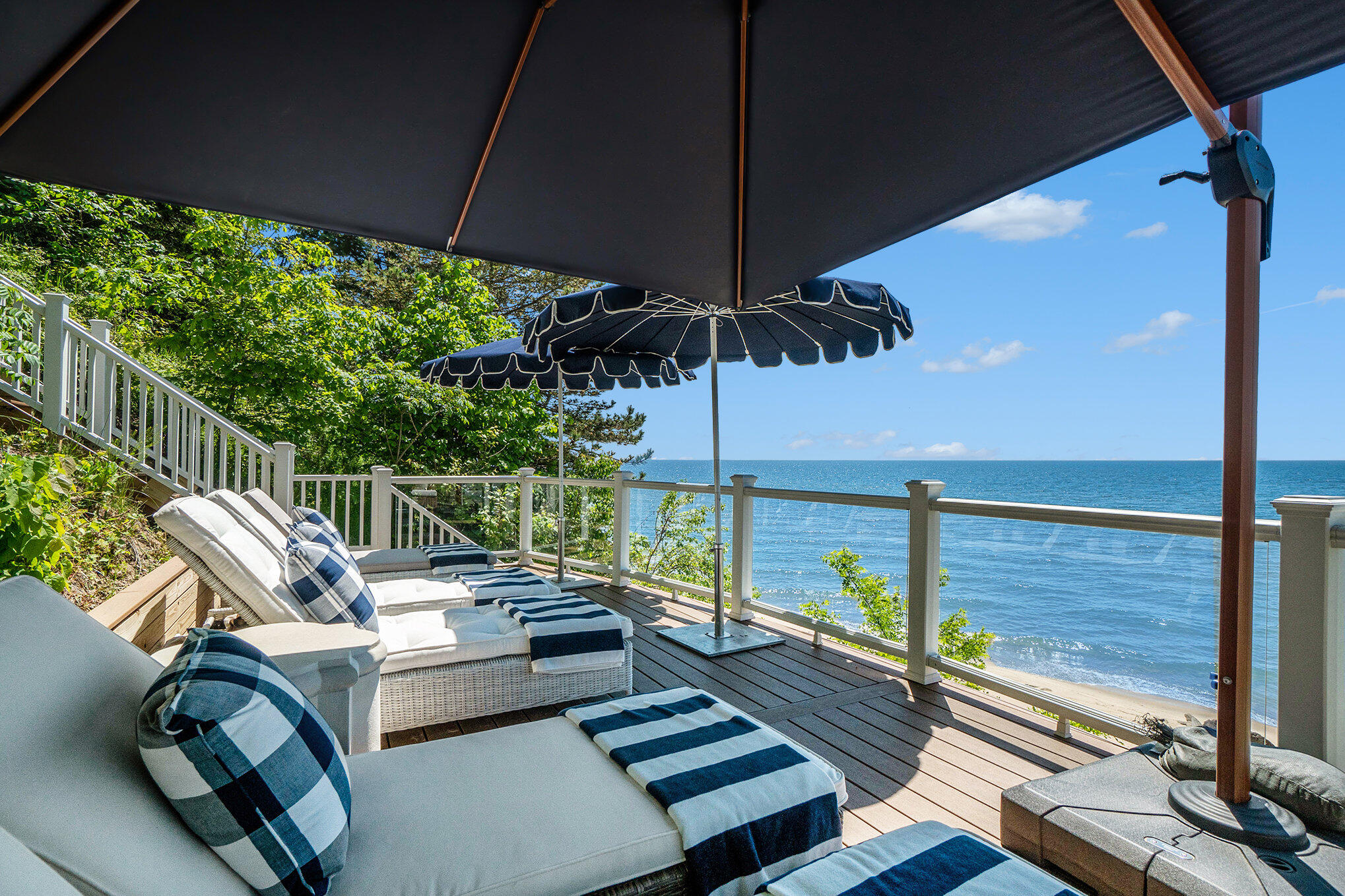 6059 Lakeshore Drive