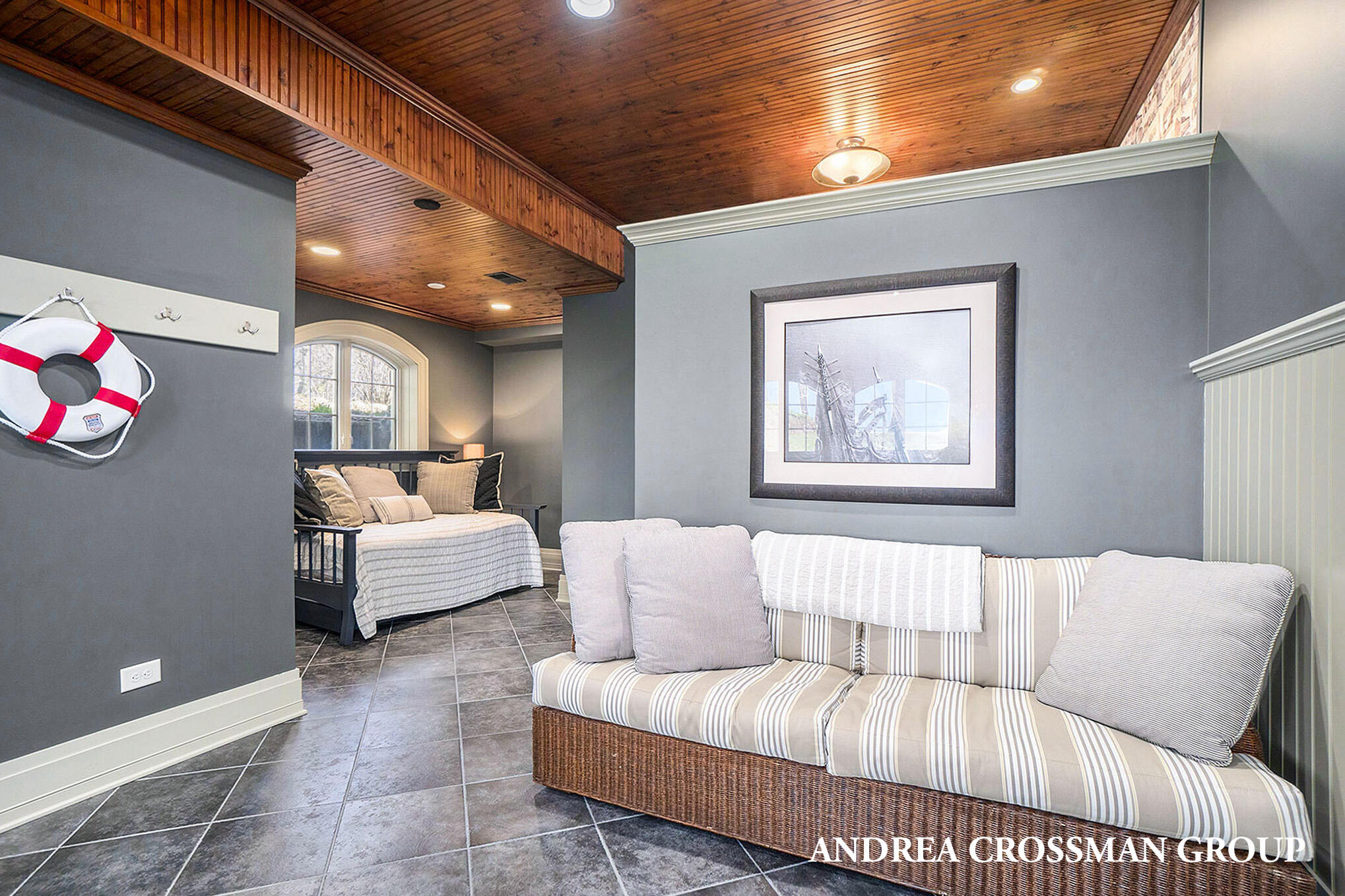 6059 Lakeshore Drive