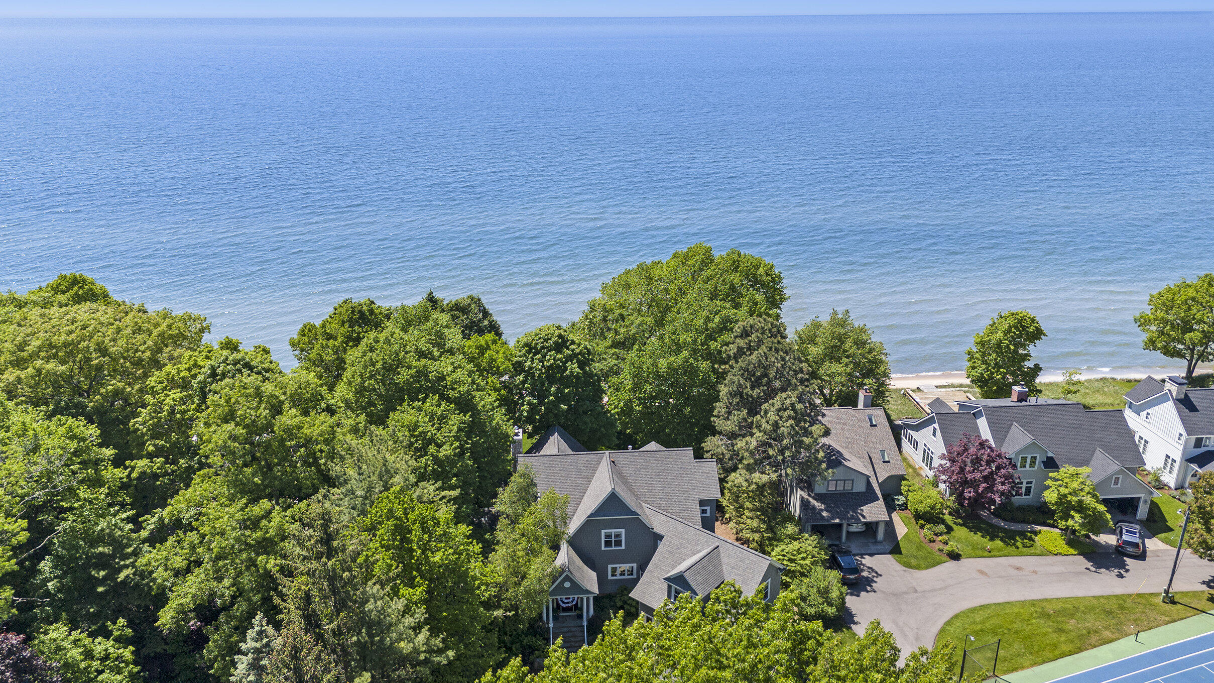 6059 Lakeshore Drive