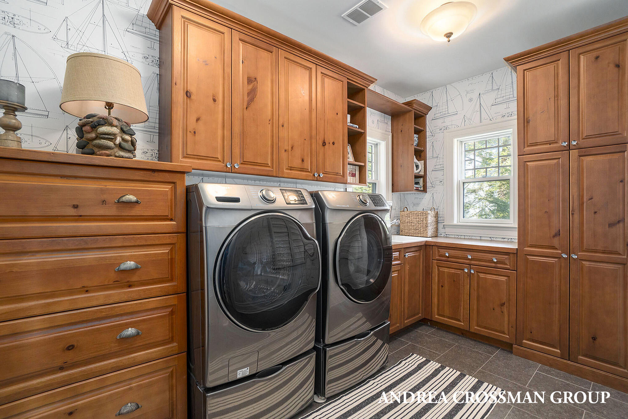 6059 Lakeshore Drive