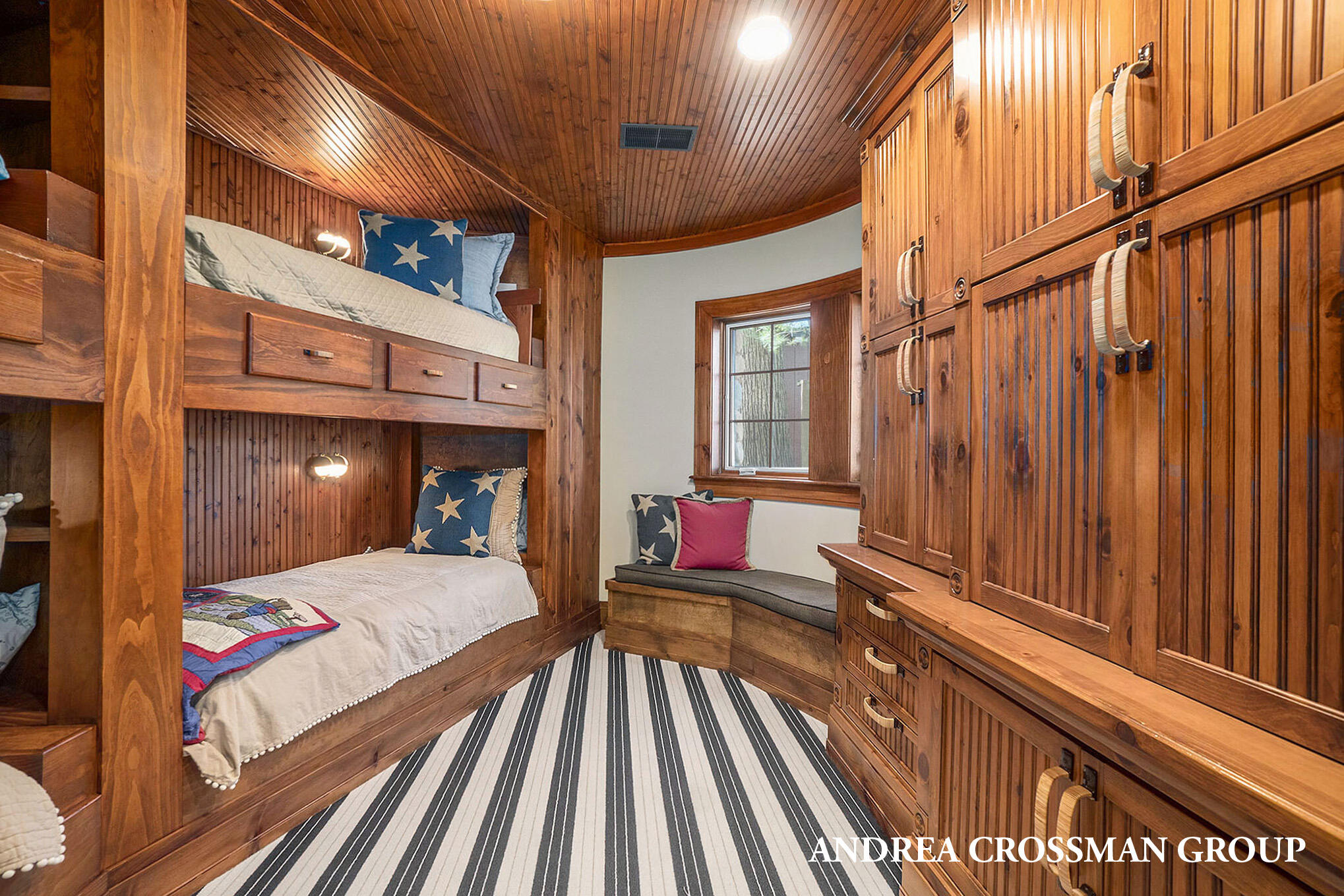 6059 Lakeshore Drive