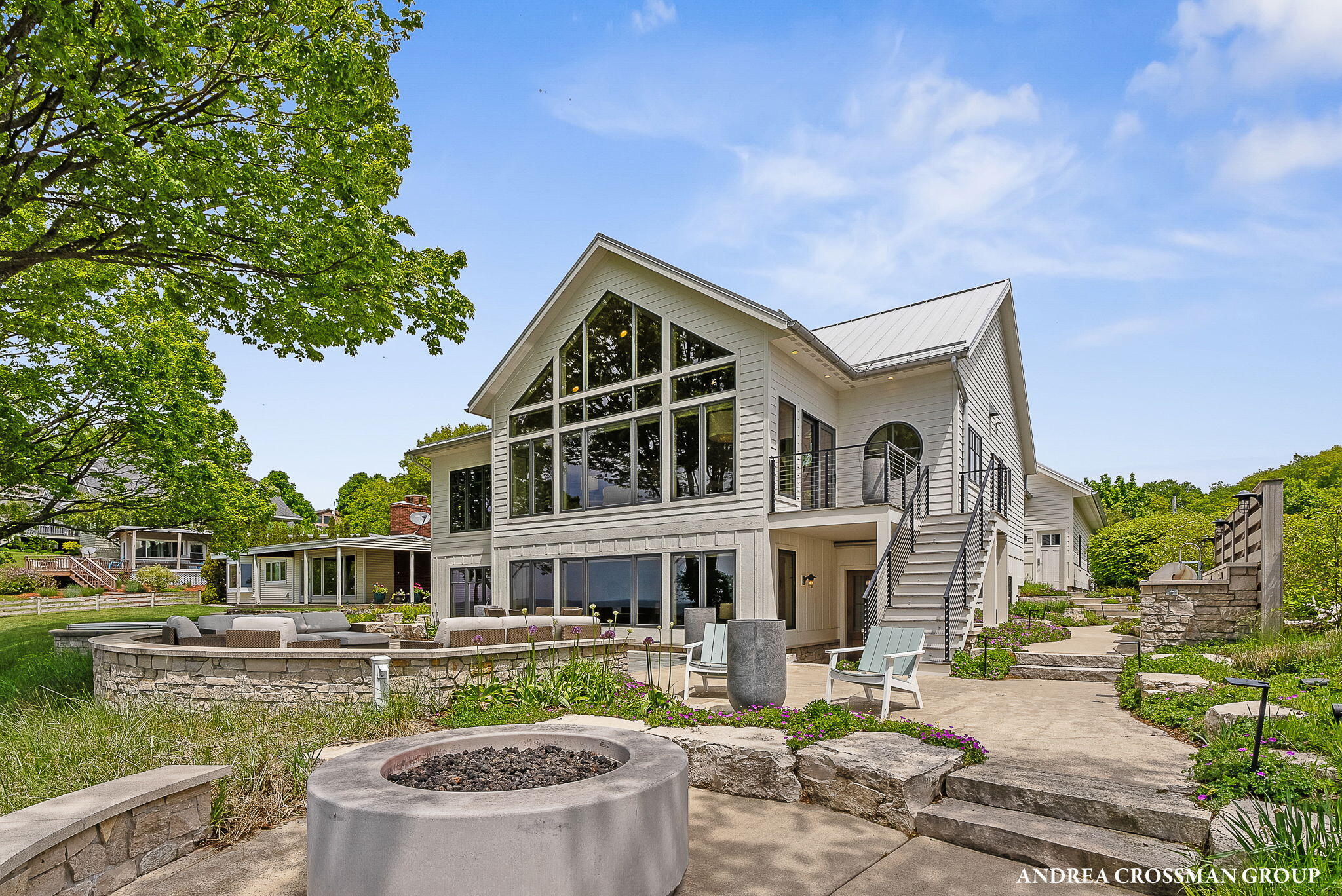 4101 Lakeridge Drive