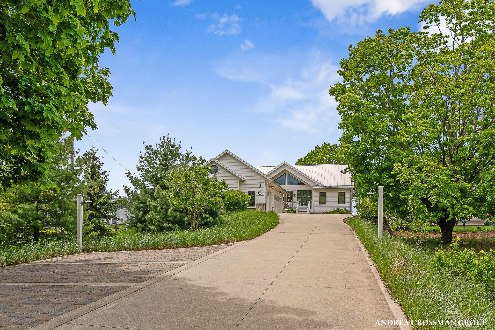 4101 Lakeridge Drive