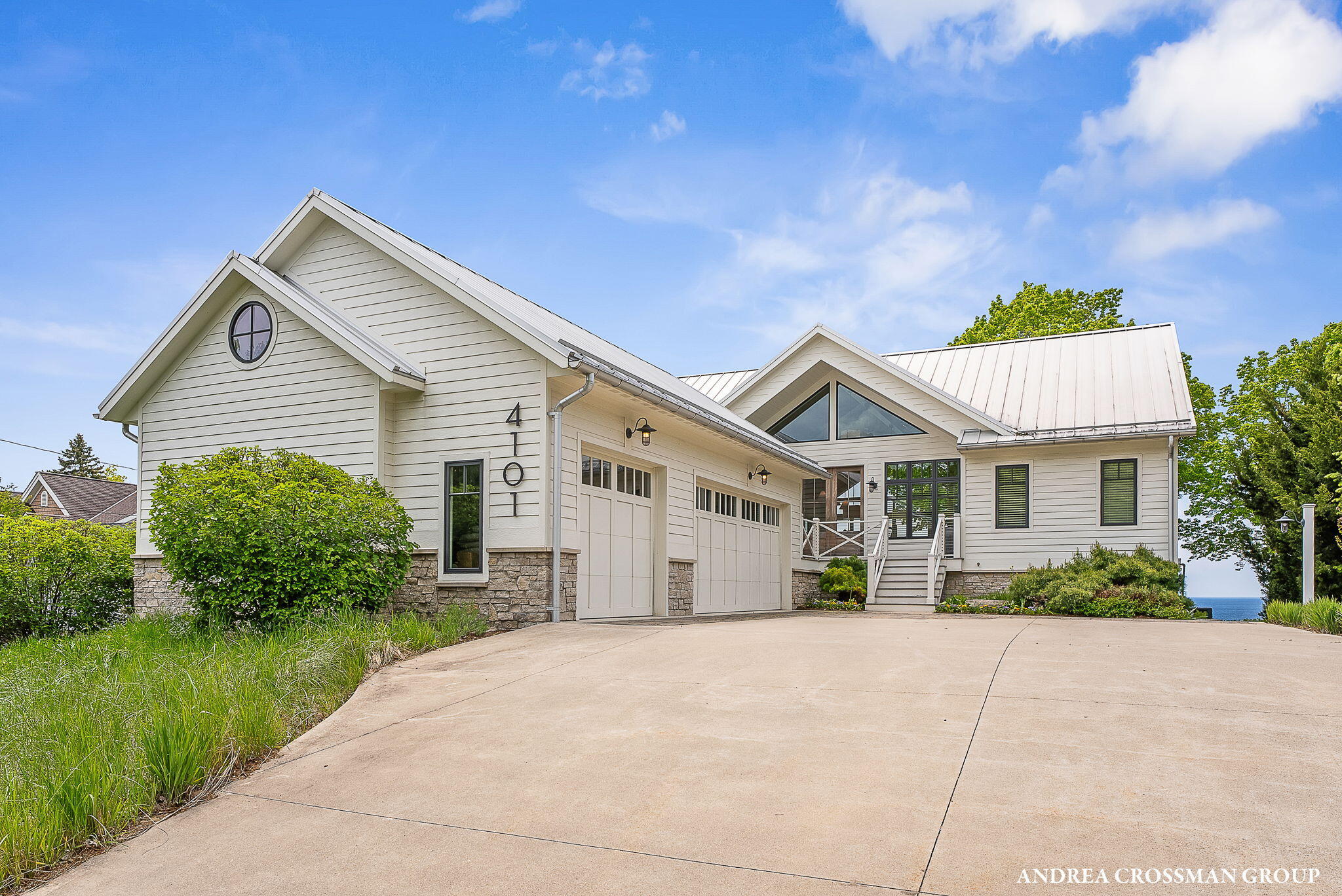 4101 Lakeridge Drive