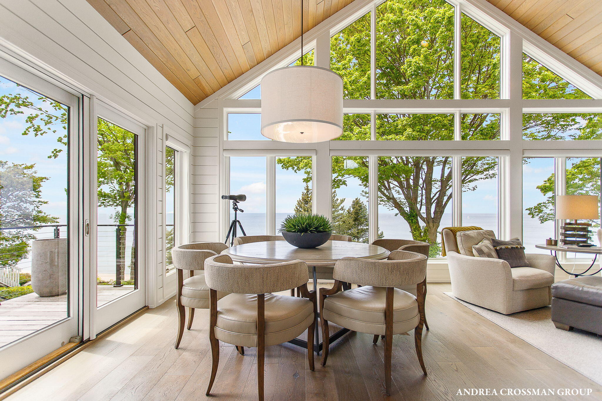 4101 Lakeridge Drive