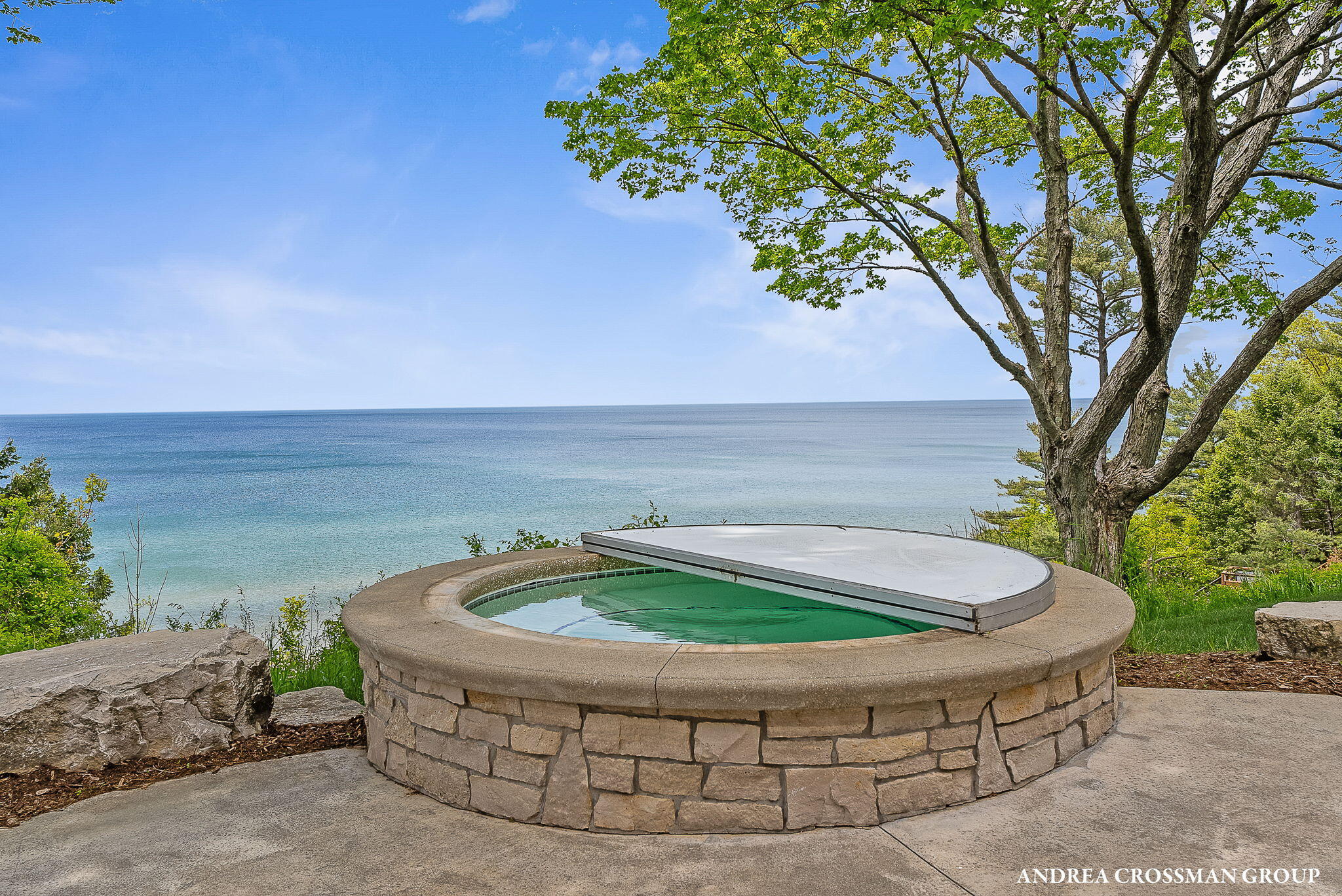 4101 Lakeridge Drive