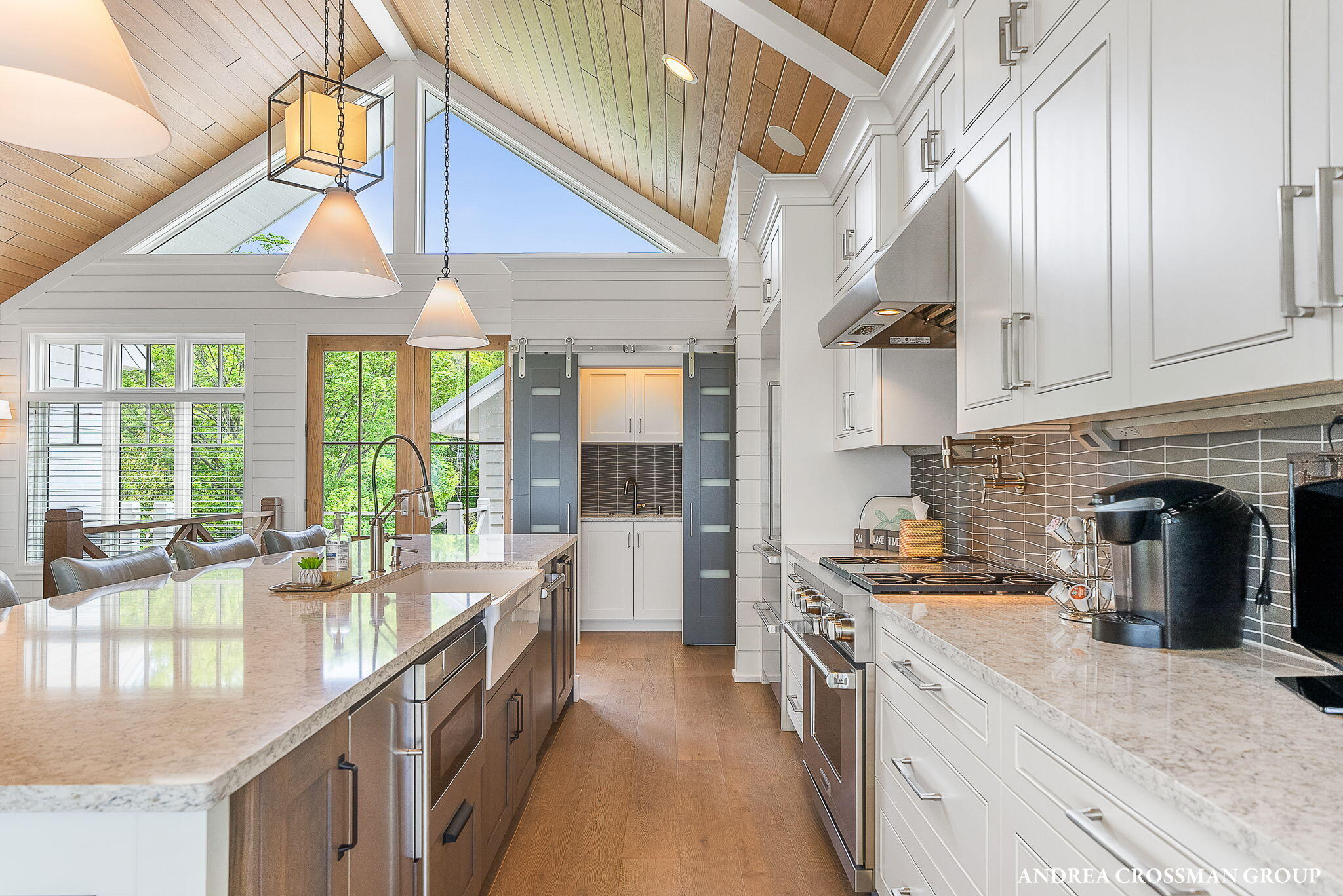 4101 Lakeridge Drive