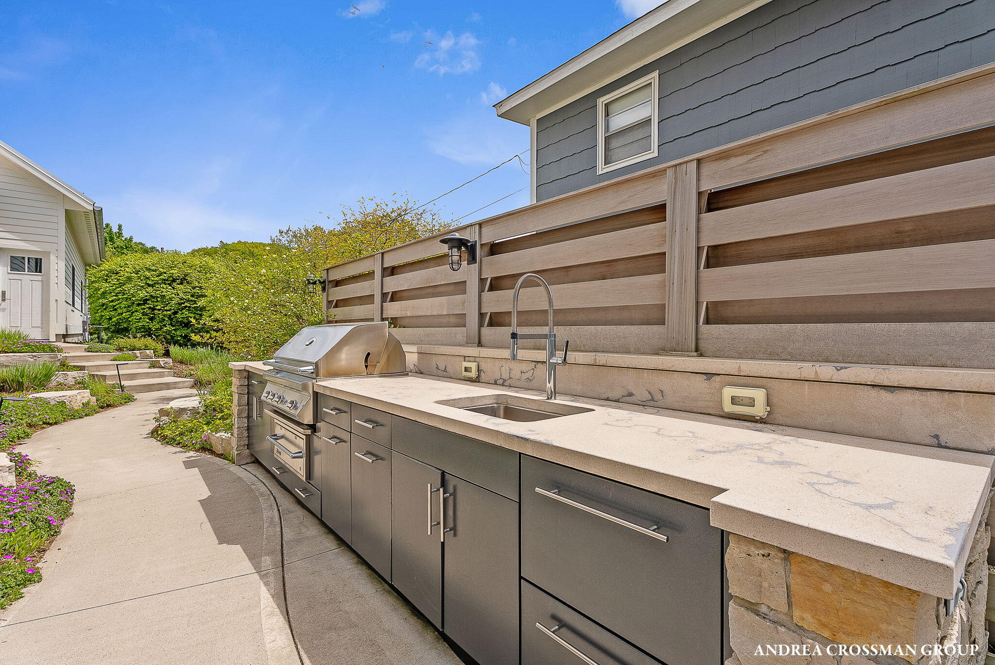 4101 Lakeridge Drive