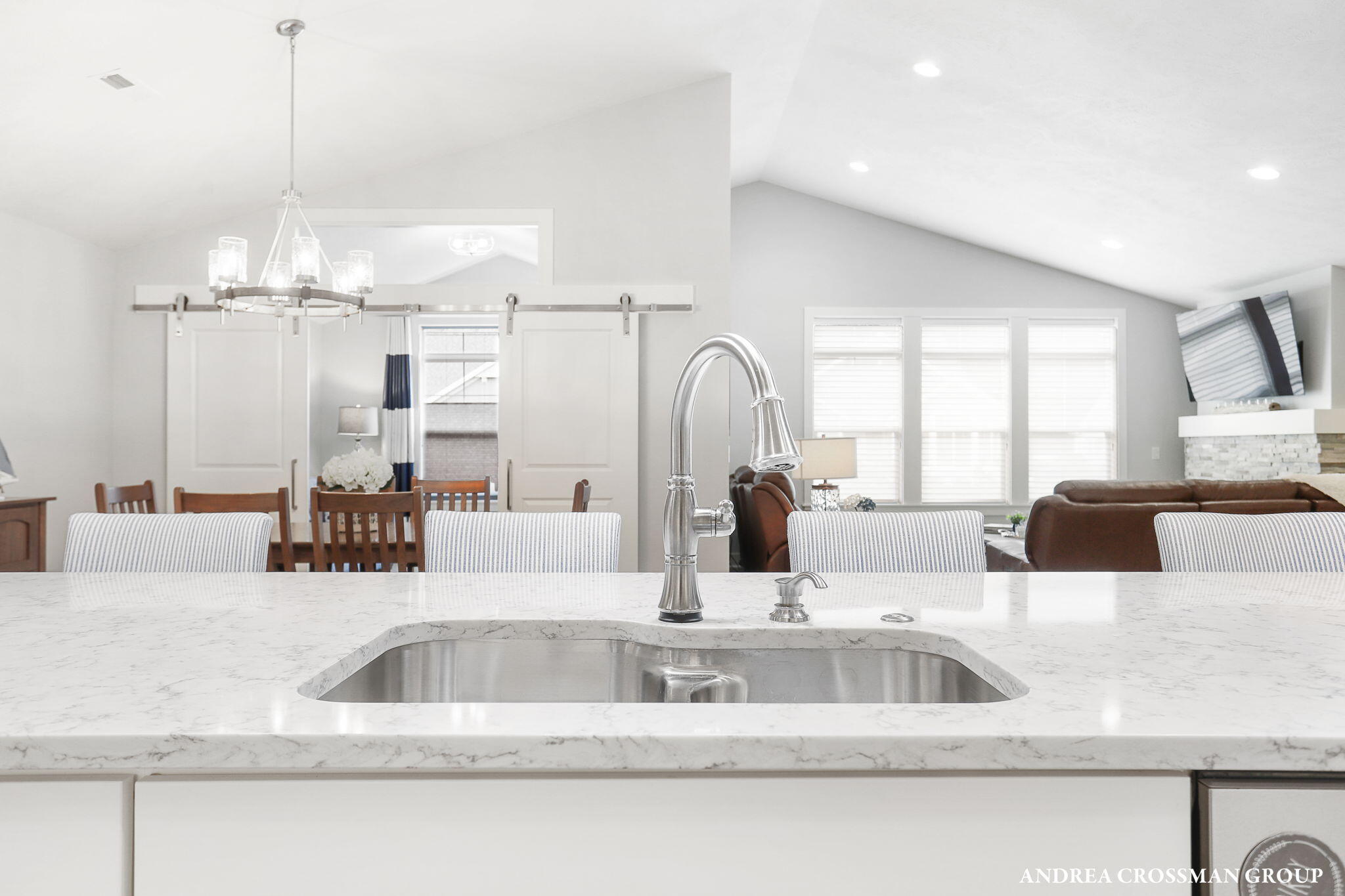 225 Janes View Drive