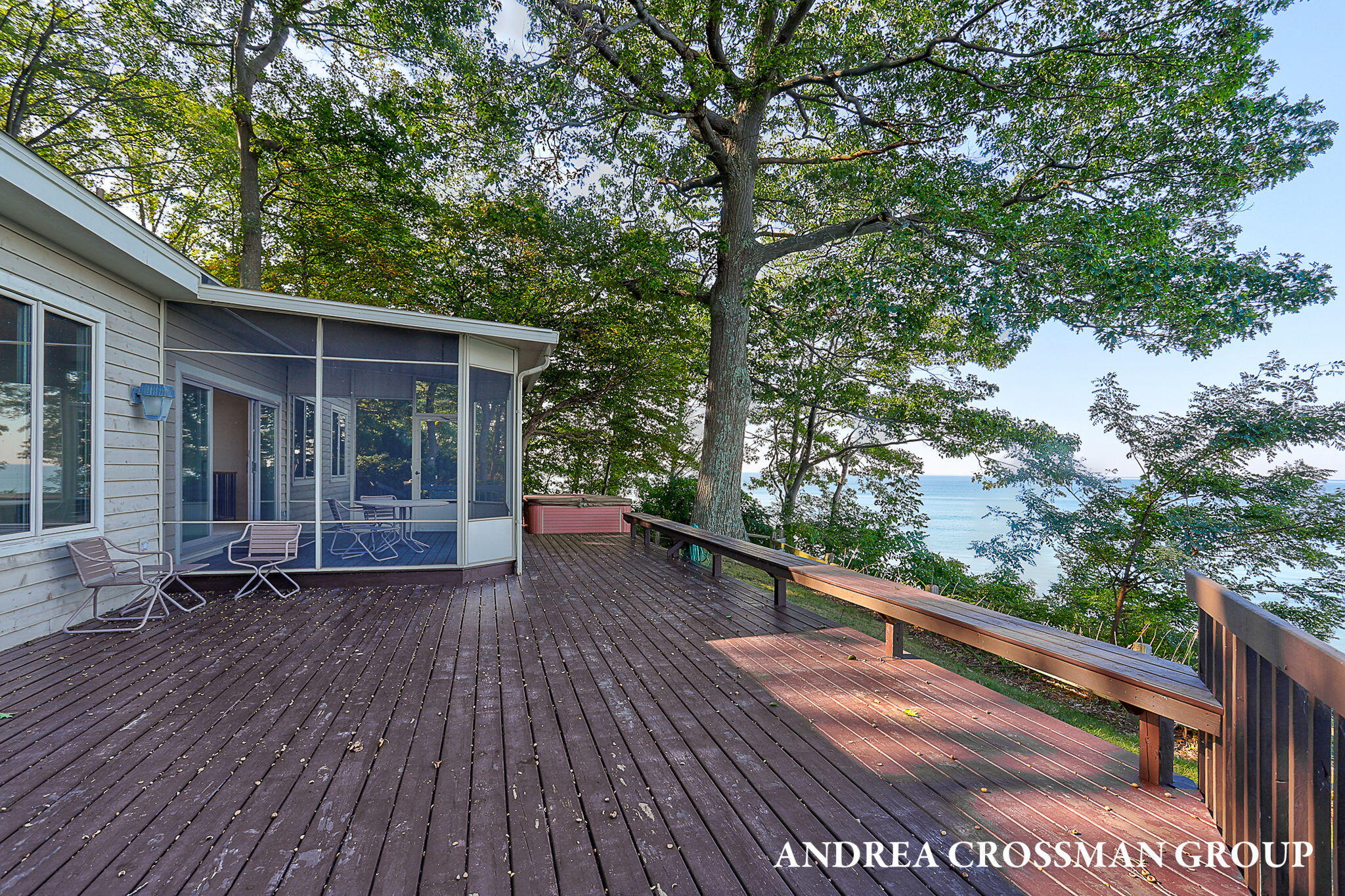 2542 Lakeshore Drive